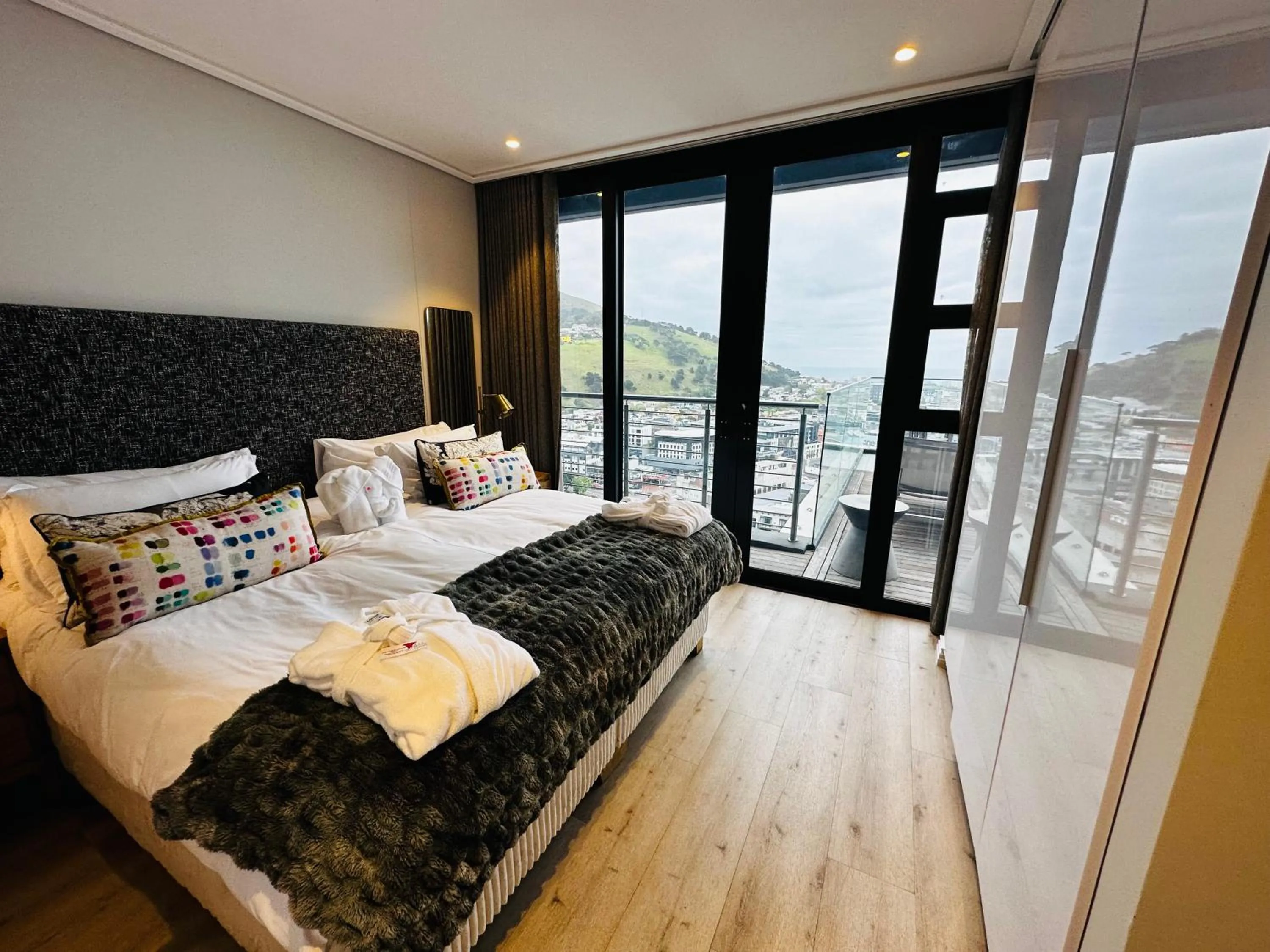 Photo of the whole room, Bed in Urban Elephant 16 On Bree