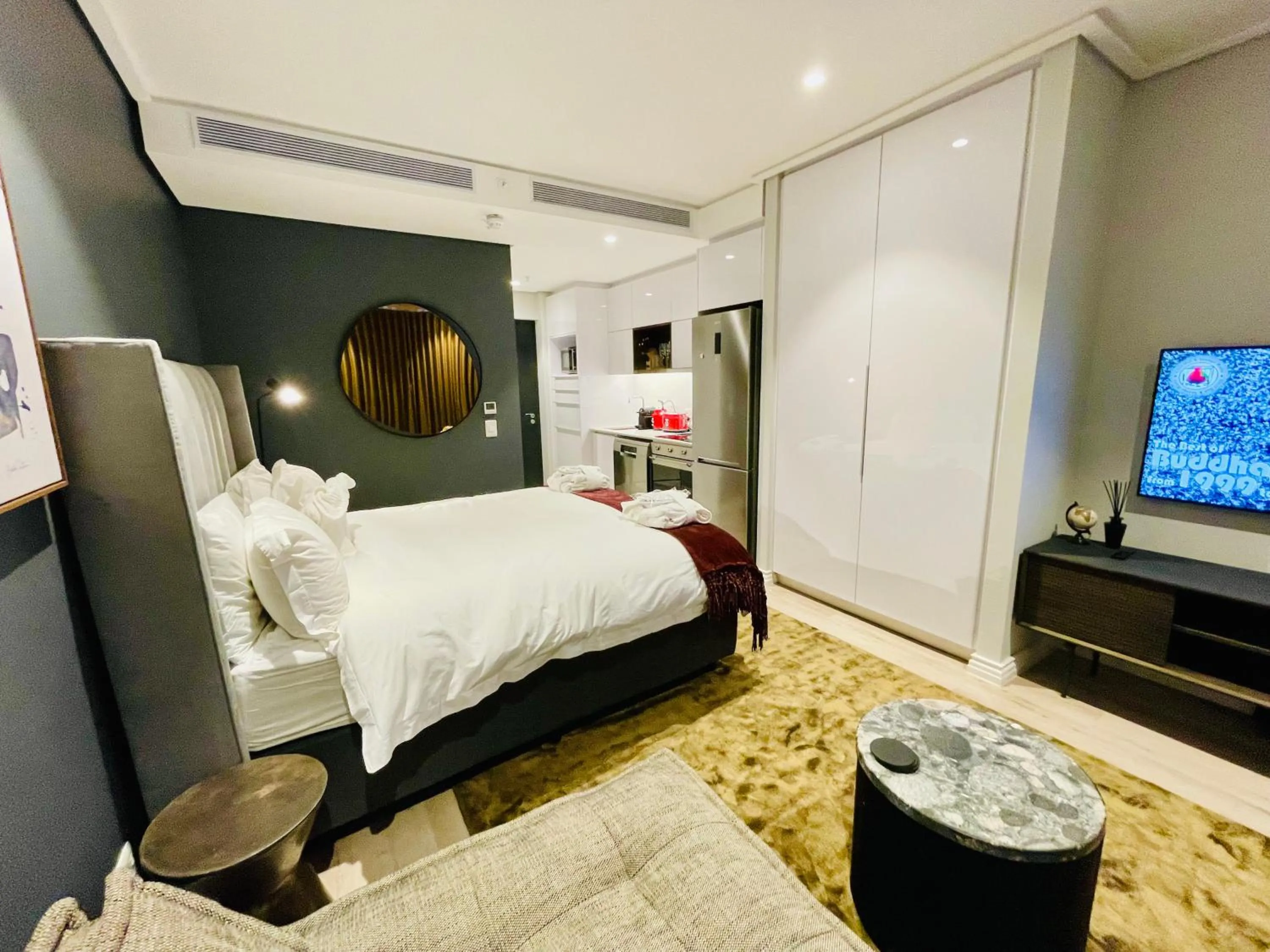 Photo of the whole room, Bed in Urban Elephant 16 On Bree