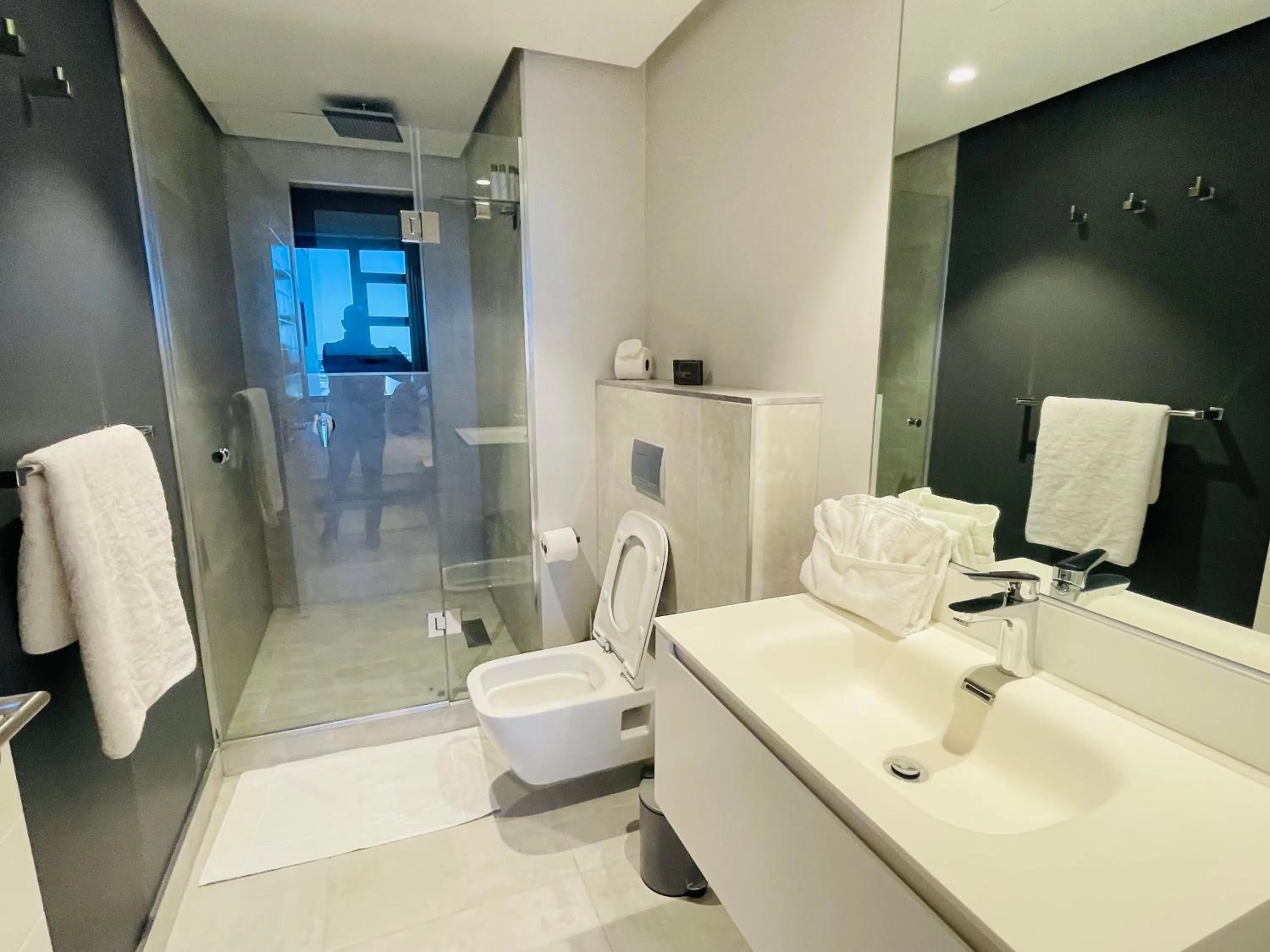 Bathroom in Urban Elephant 16 On Bree