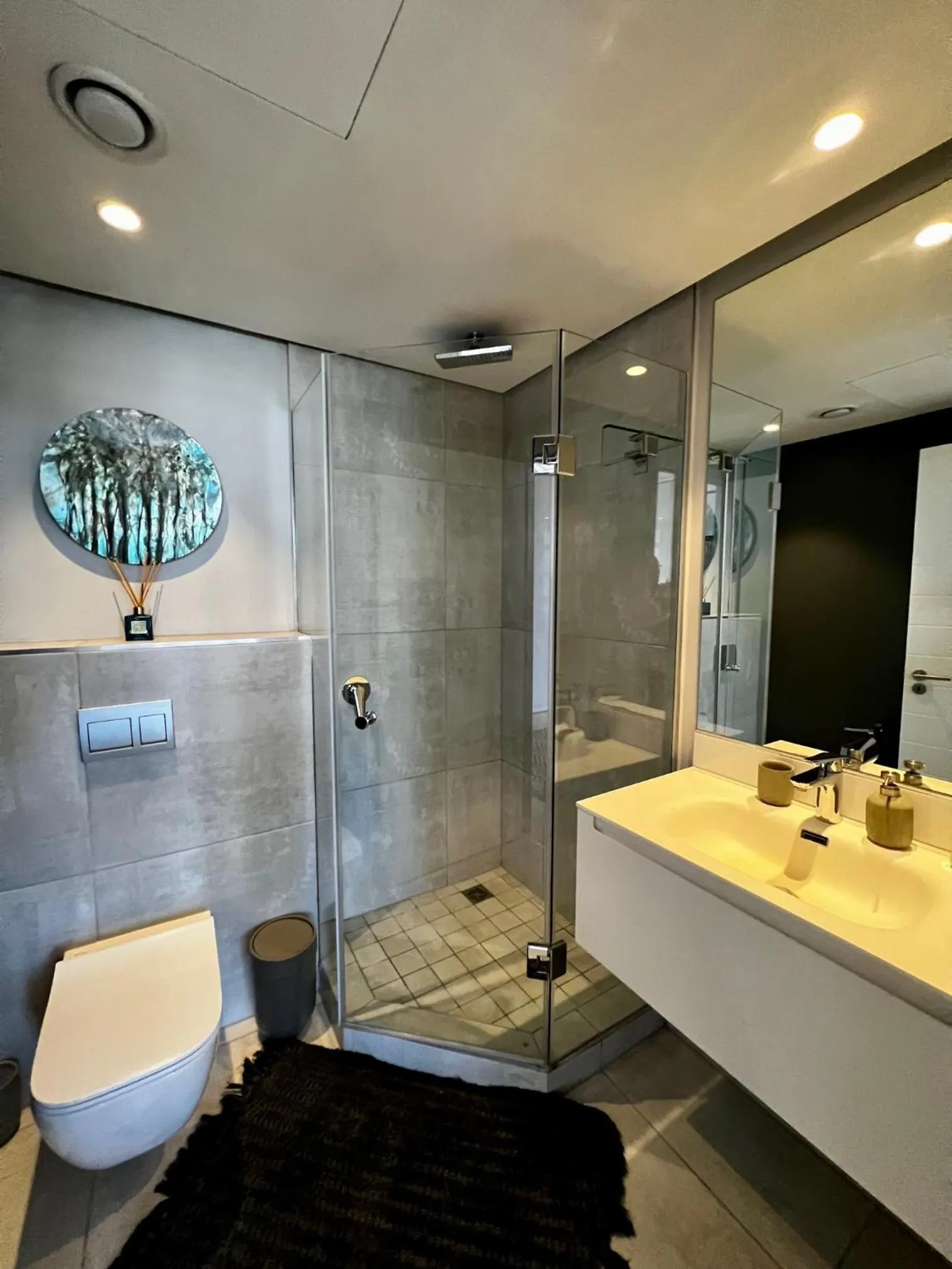 Bathroom in Urban Elephant 16 On Bree