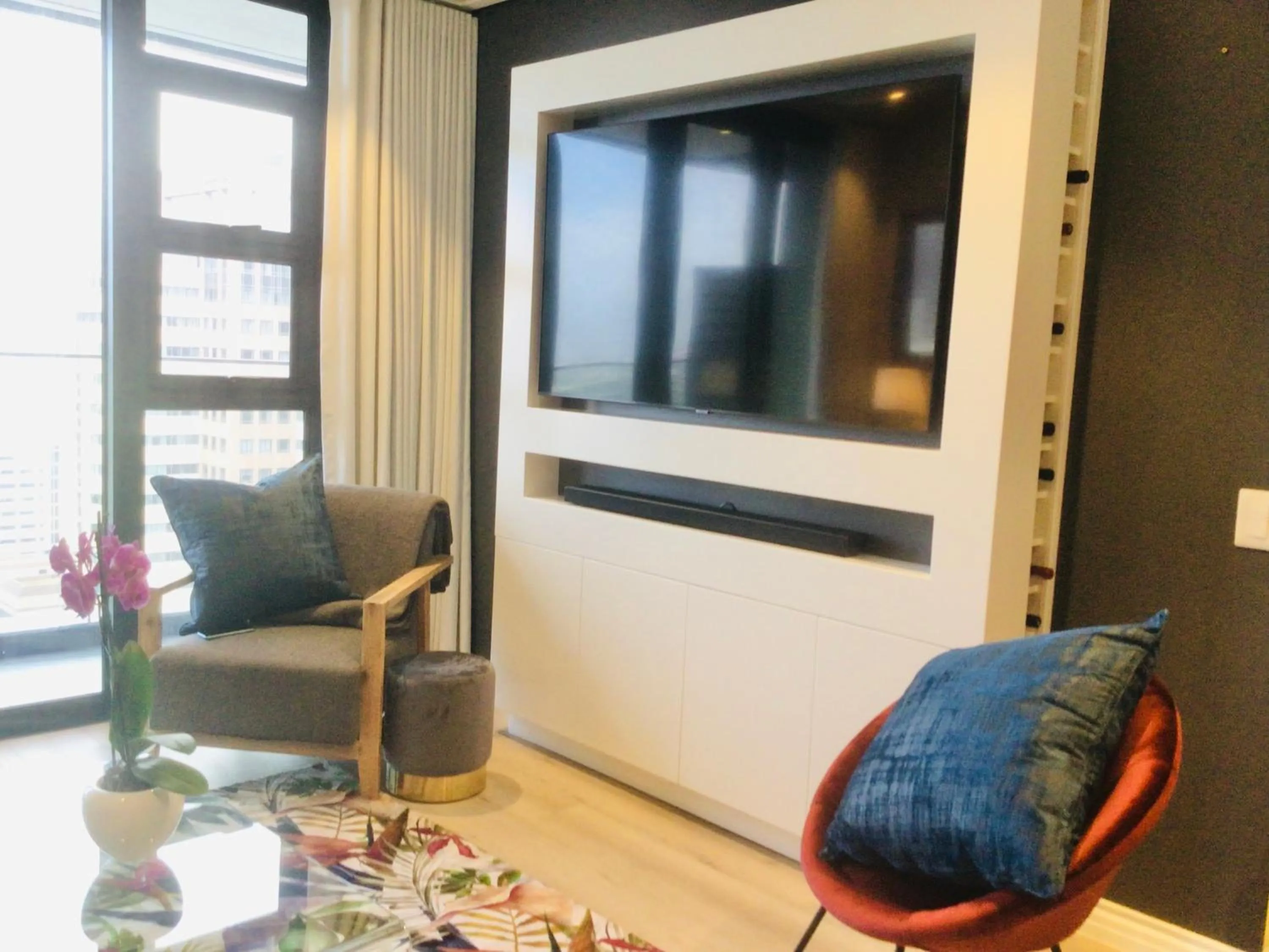 TV and multimedia in Urban Elephant 16 On Bree