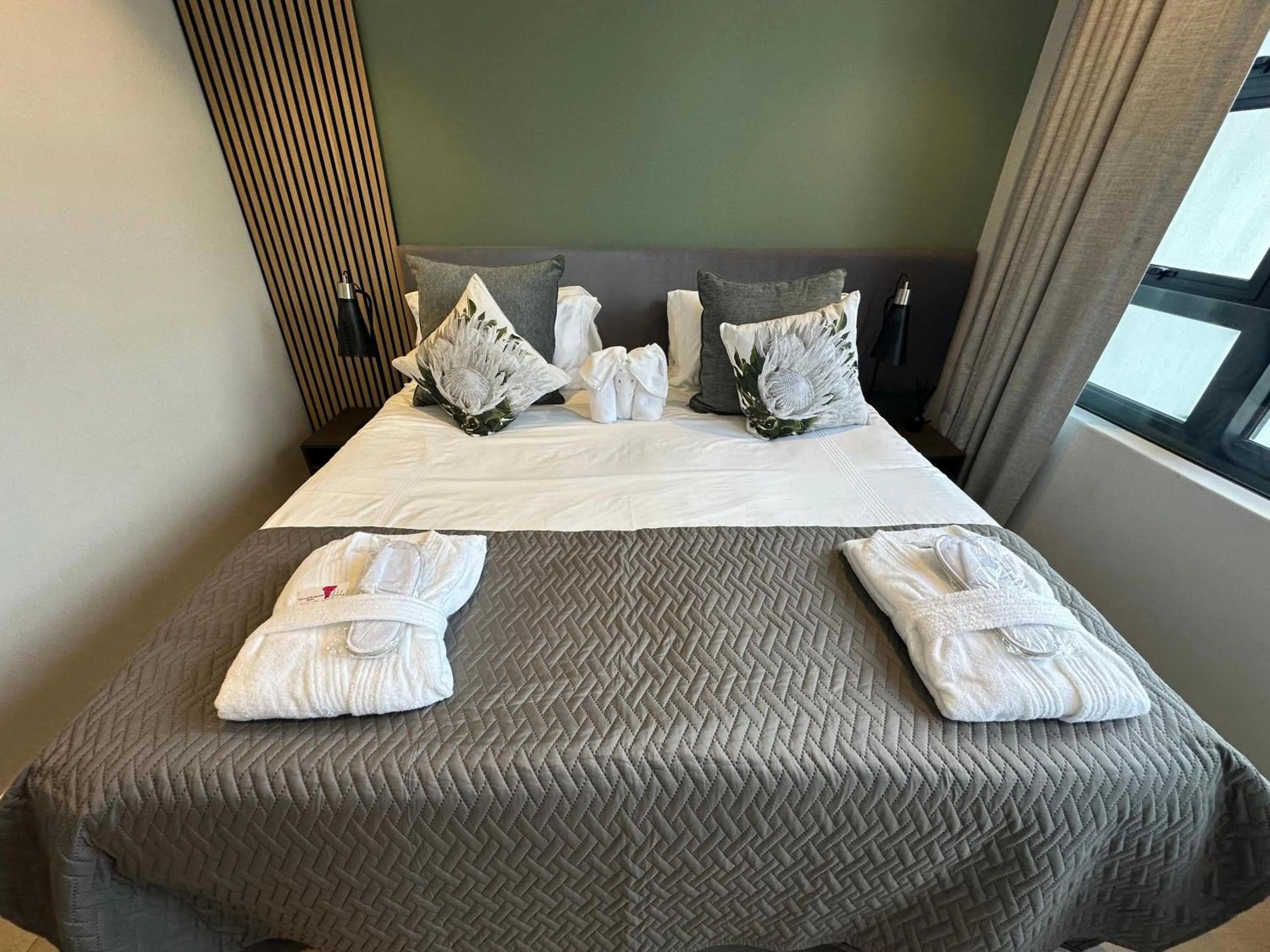 Photo of the whole room, Bed in Urban Elephant 16 On Bree