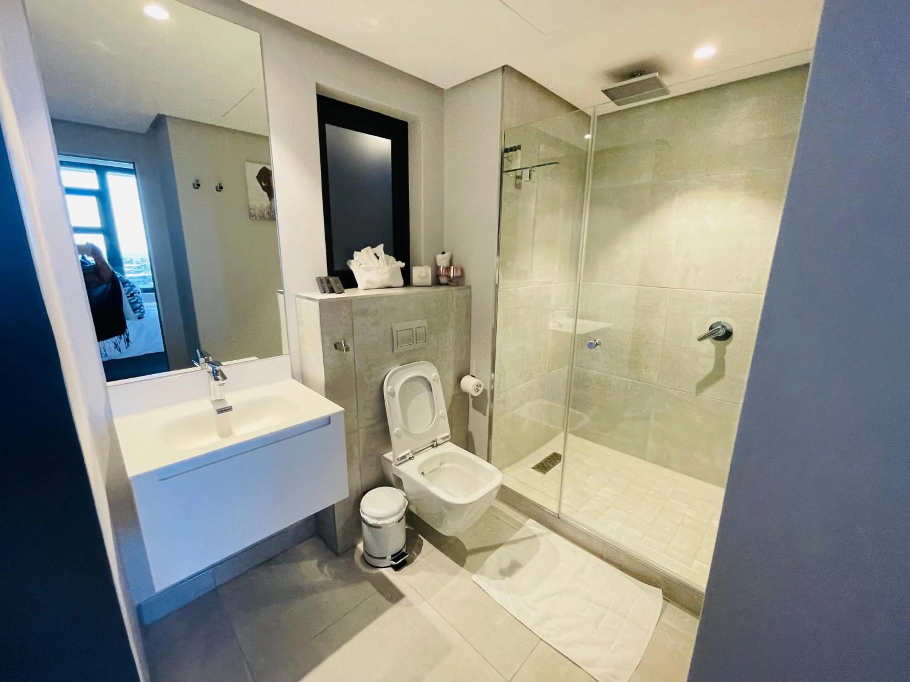 Bathroom in Urban Elephant 16 On Bree