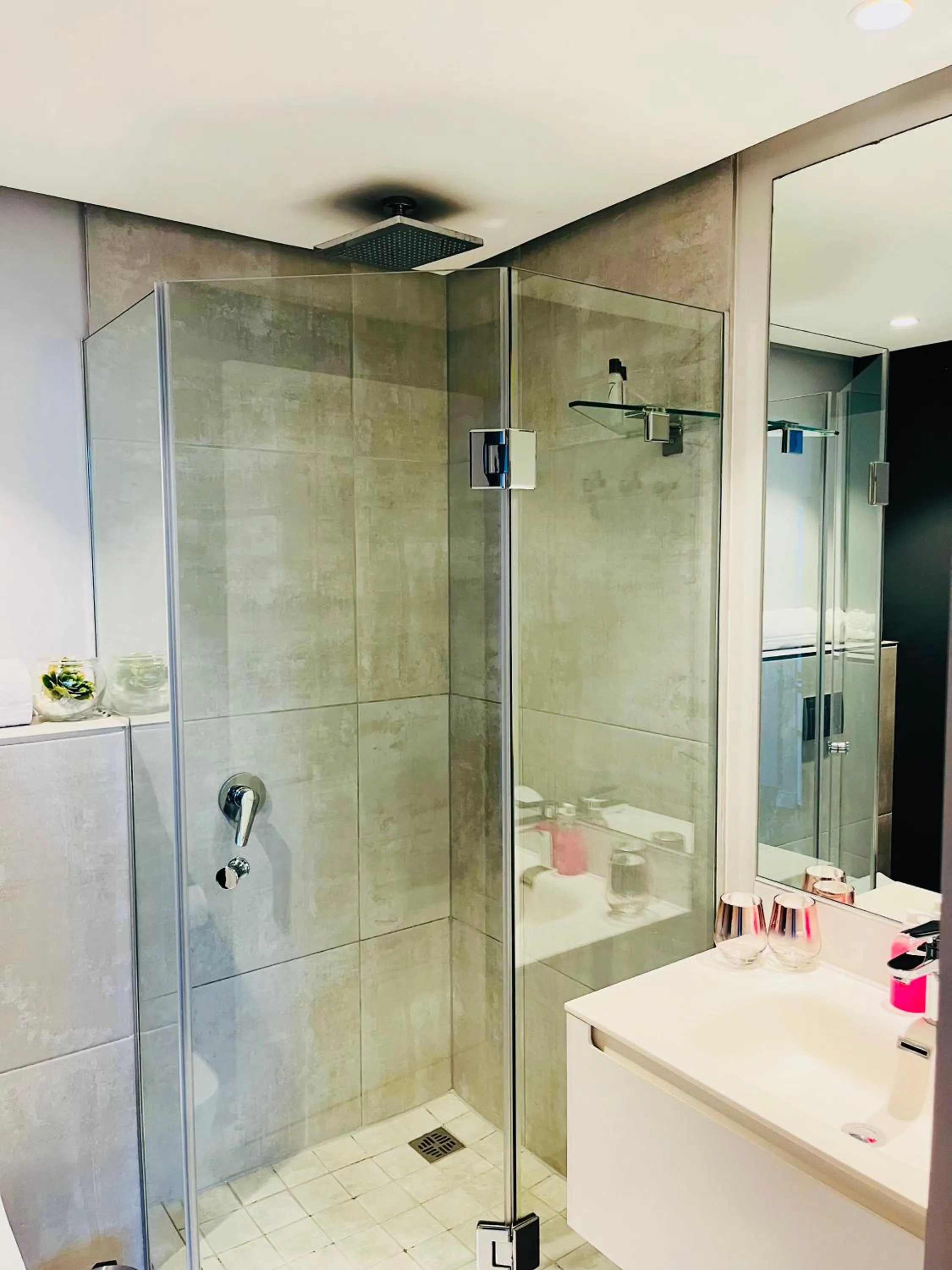 Shower in Urban Elephant 16 On Bree