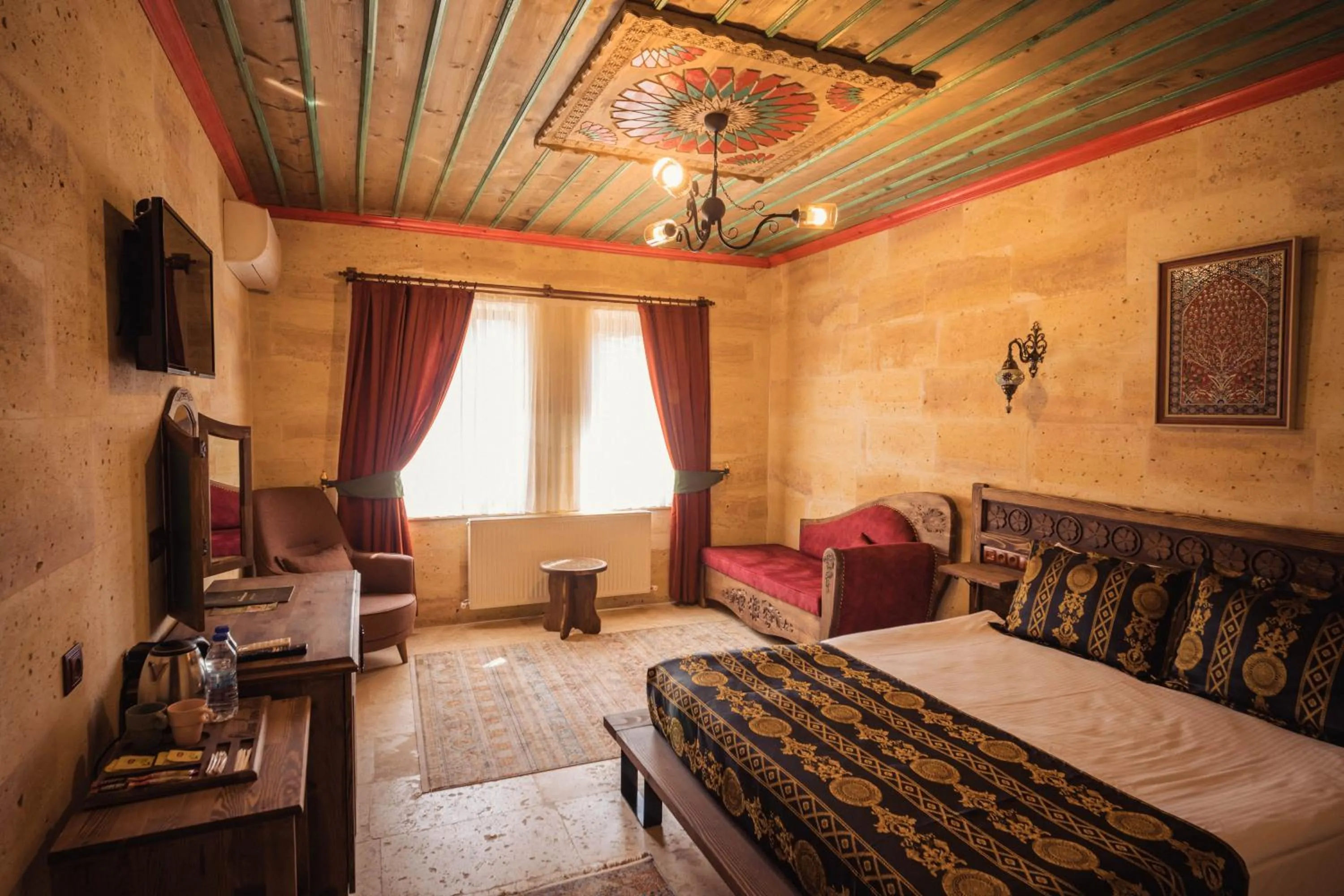 Communal lounge/ TV room, Bed in Olivia Cave Hotel