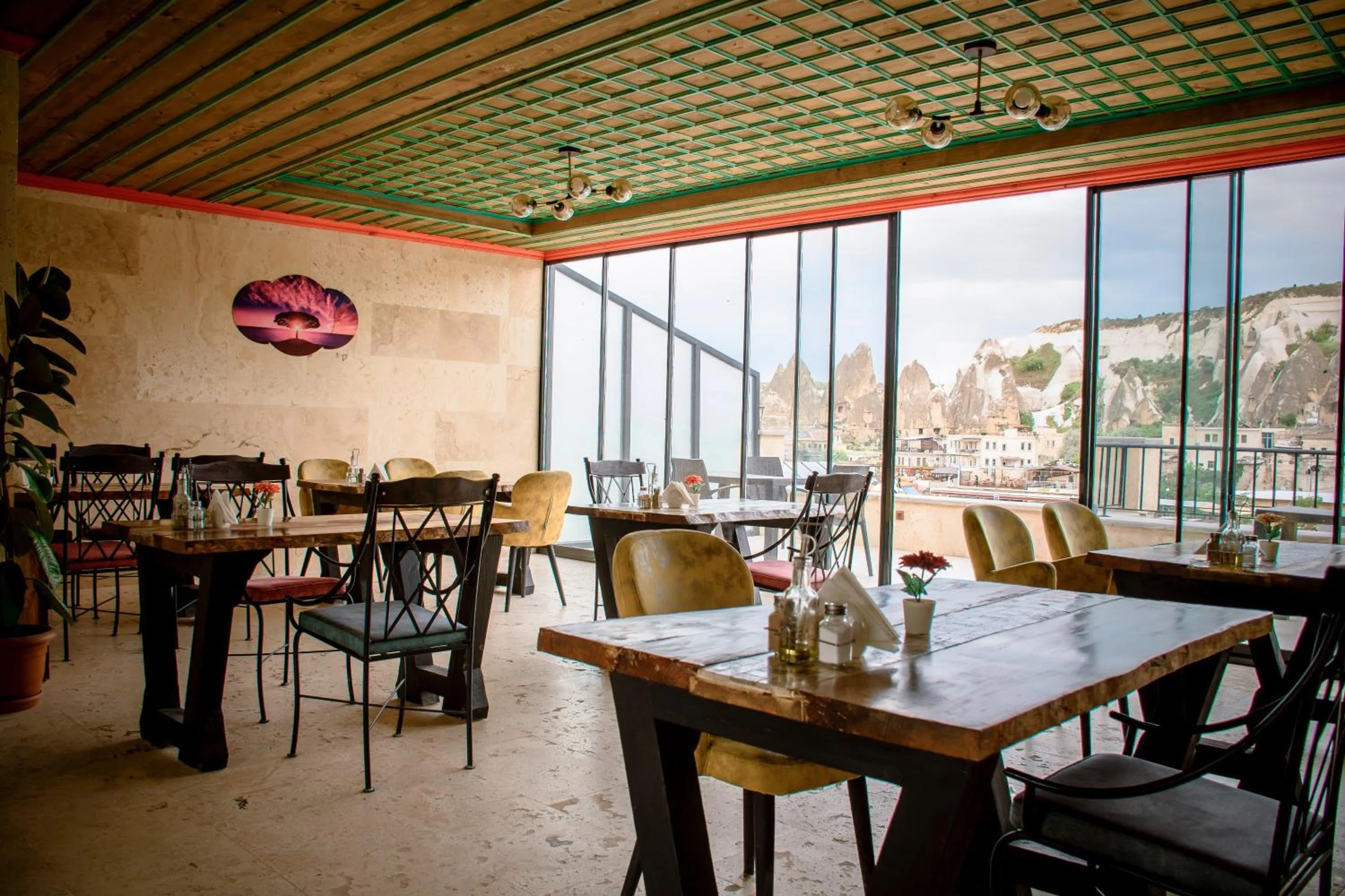 Restaurant/places to eat in Olivia Cave Hotel