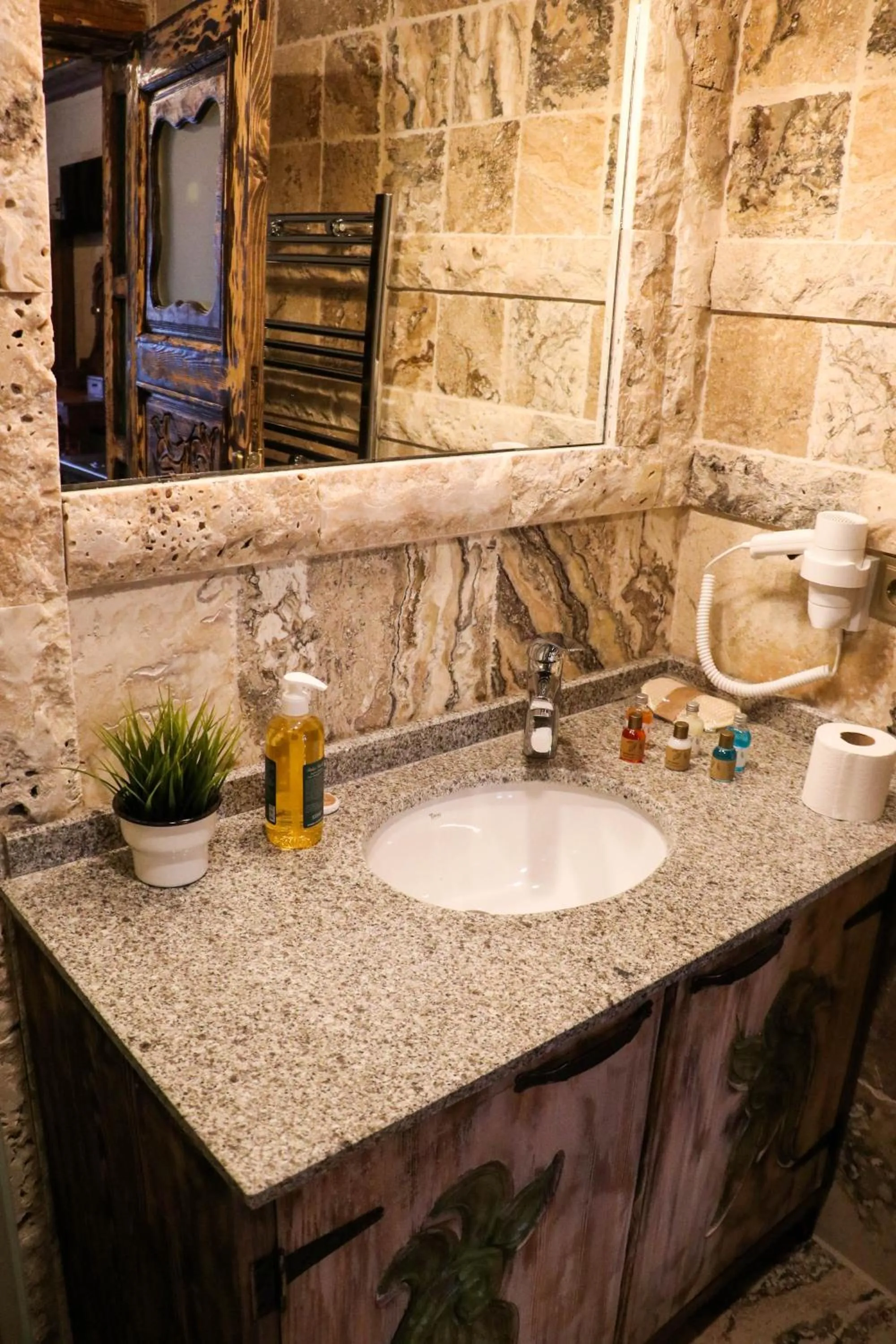 Bathroom in Olivia Cave Hotel