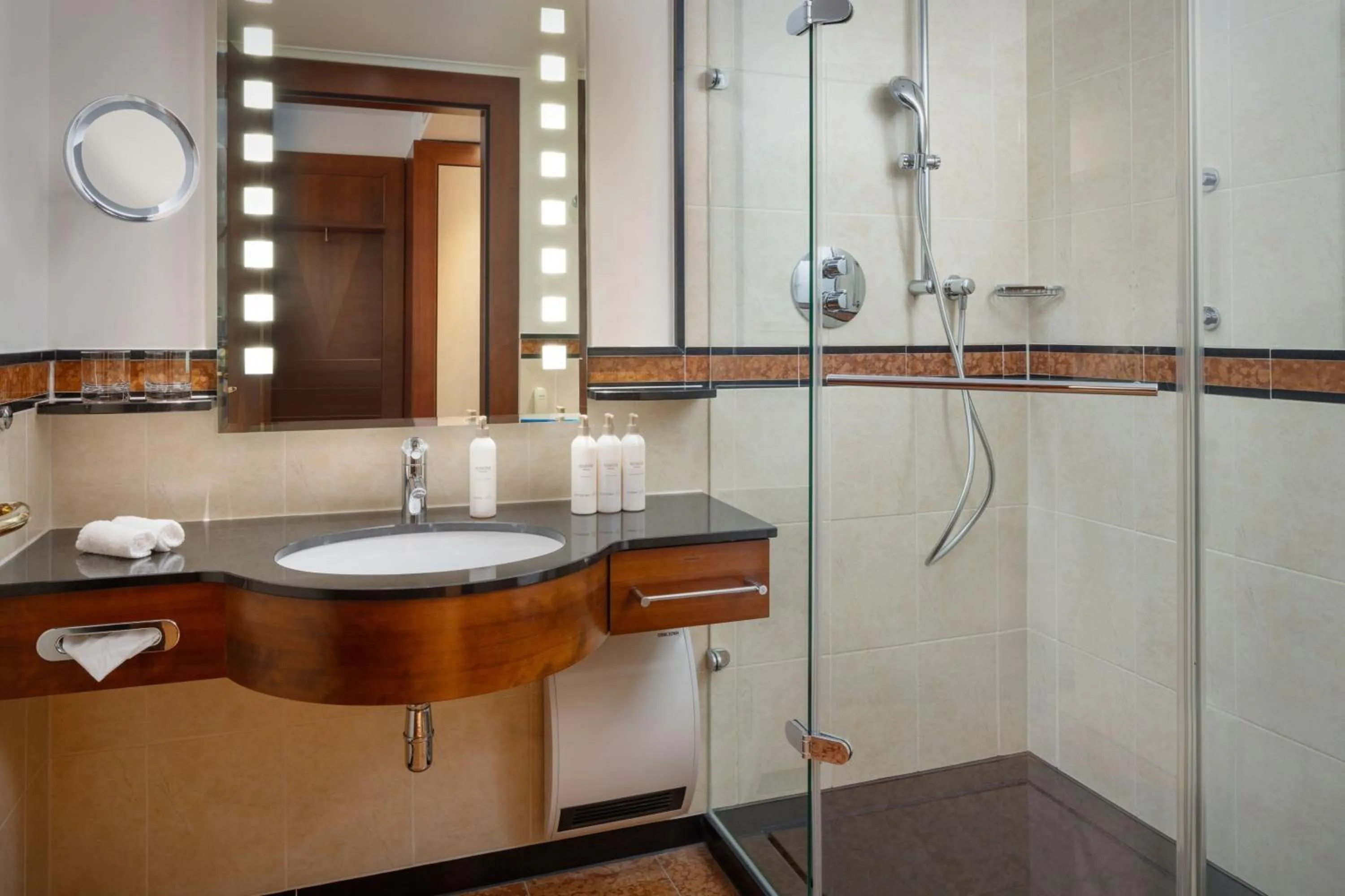 Photo of the whole room in Arabella Jagdhof Resort am Fuschlsee, a Tribute Portfolio Hotel