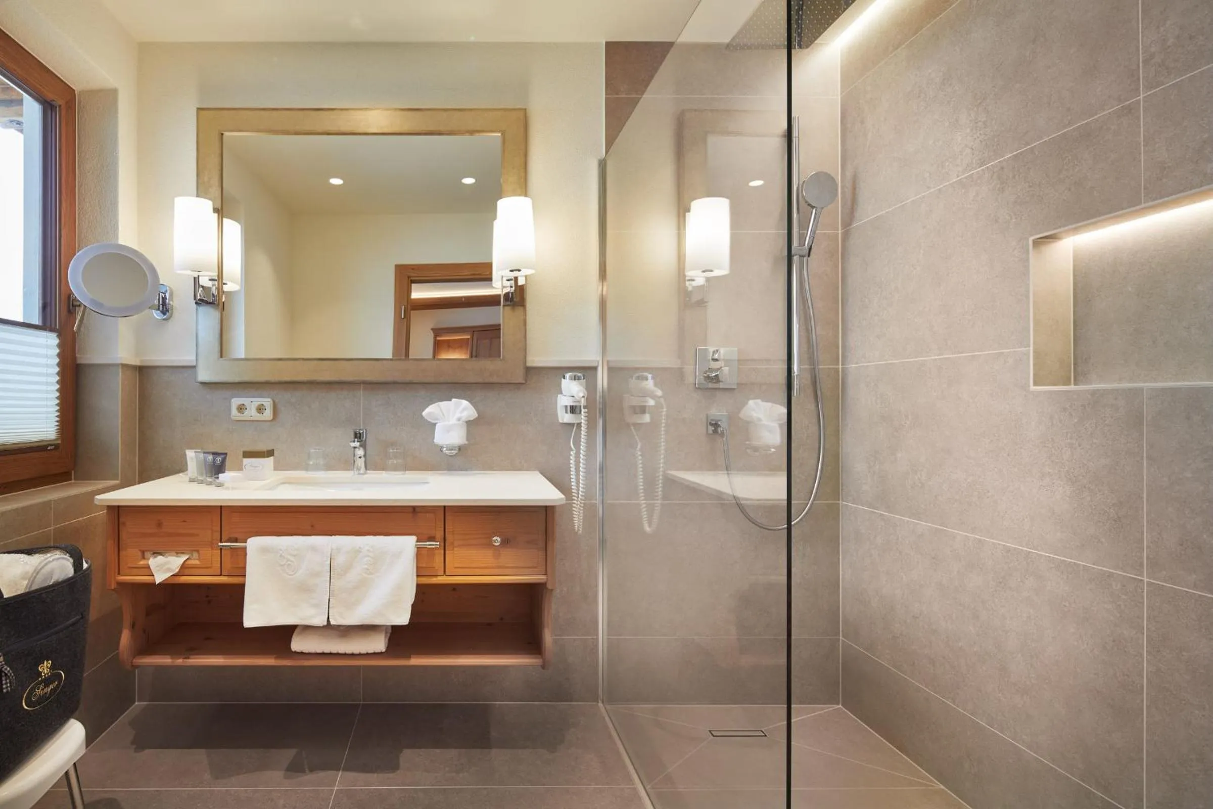 Bathroom in Hotel Singer – Relais & Châteaux