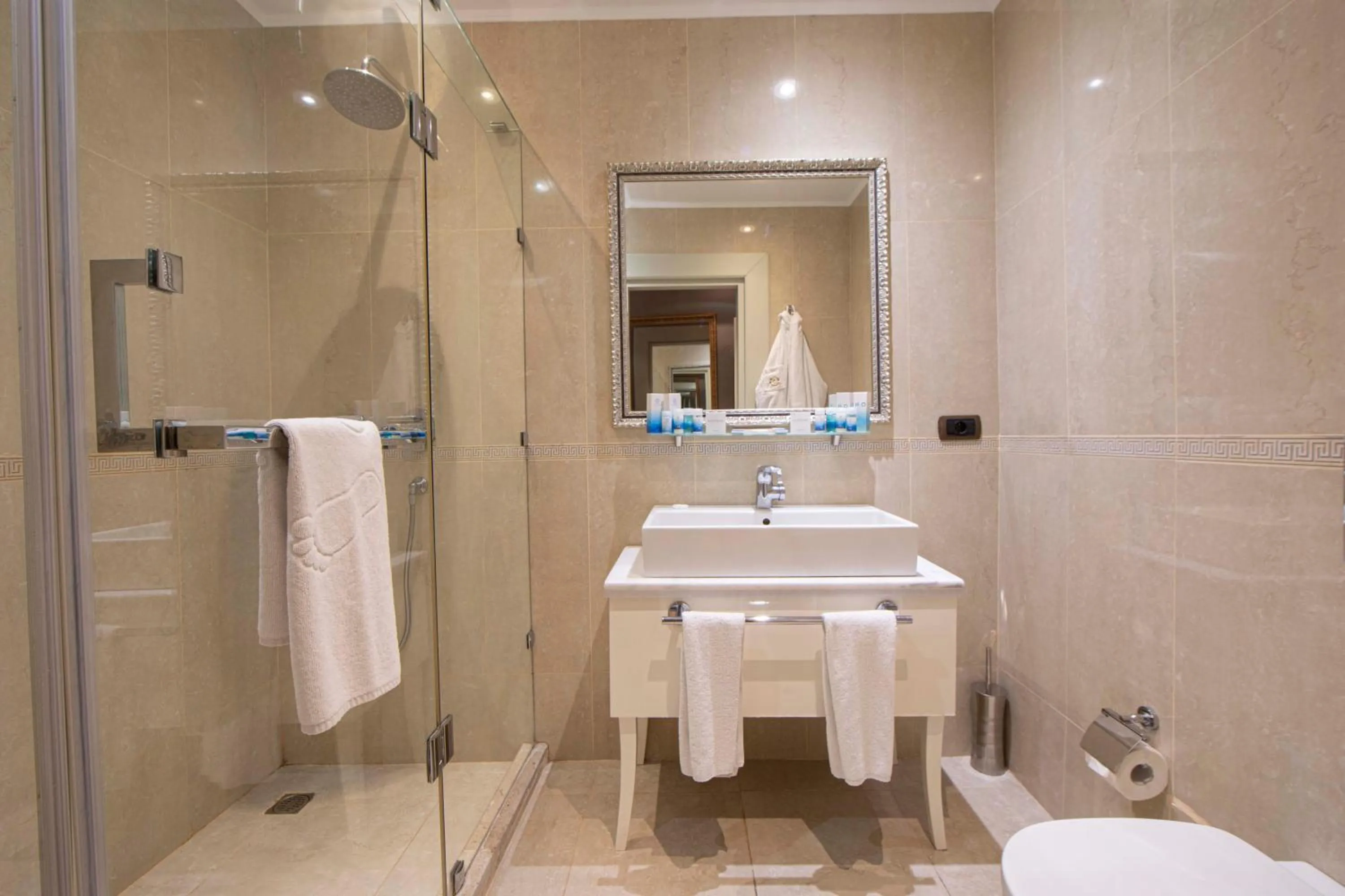 Bathroom in Sapphire Inn Hotel