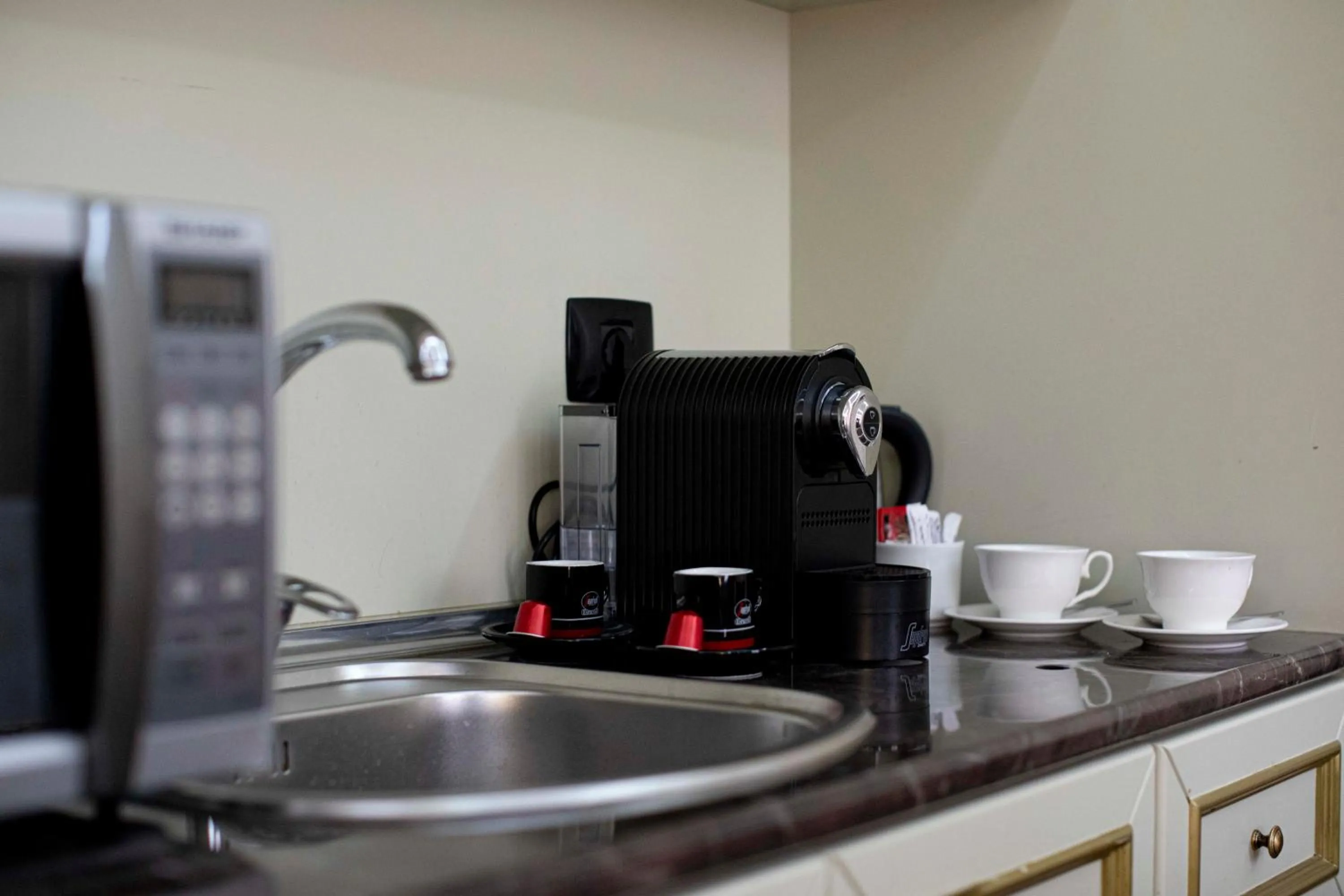 Coffee/tea facilities in Sapphire Inn Hotel