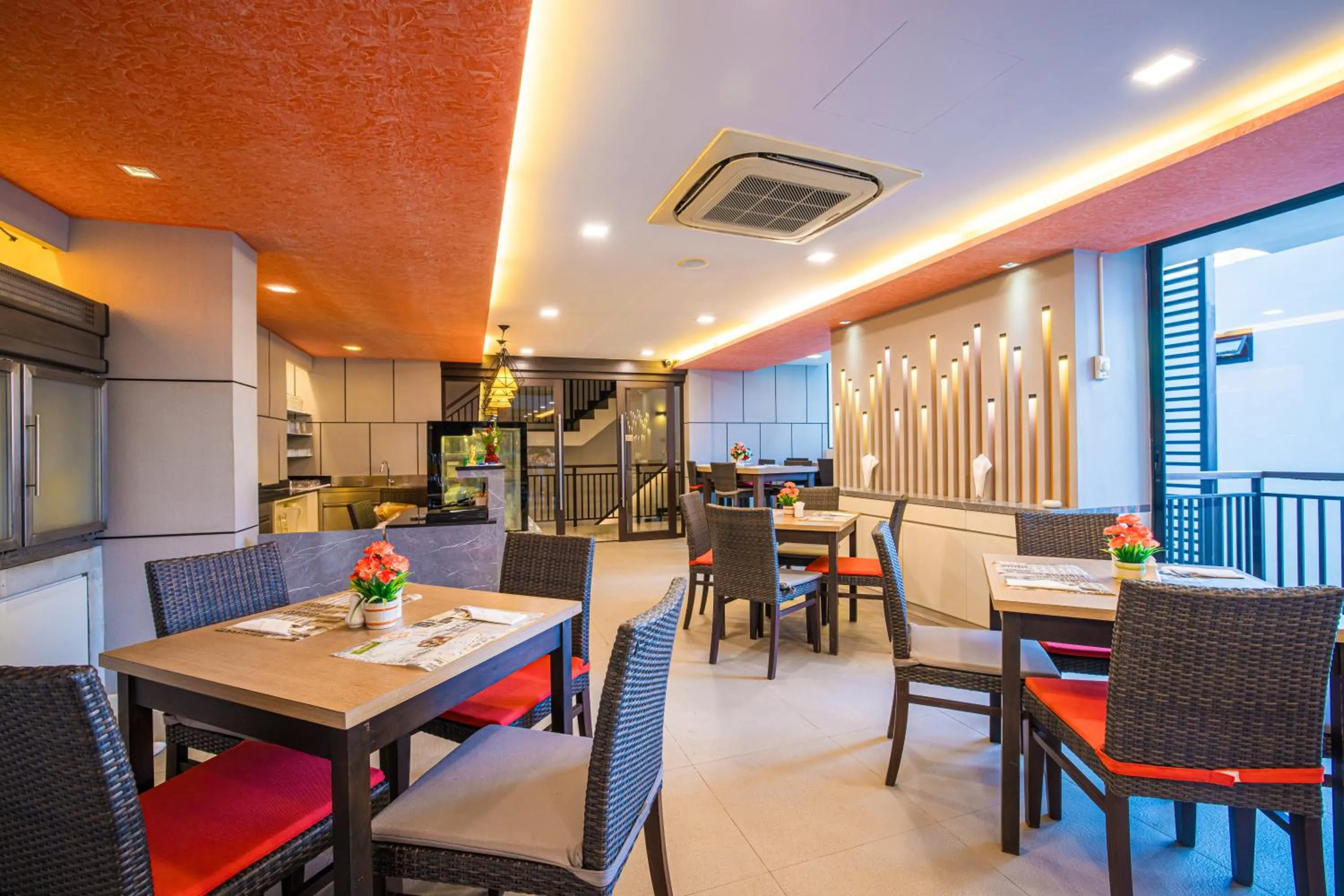 Restaurant/places to eat in Citrus Patong Hotel by Compass Hospitality