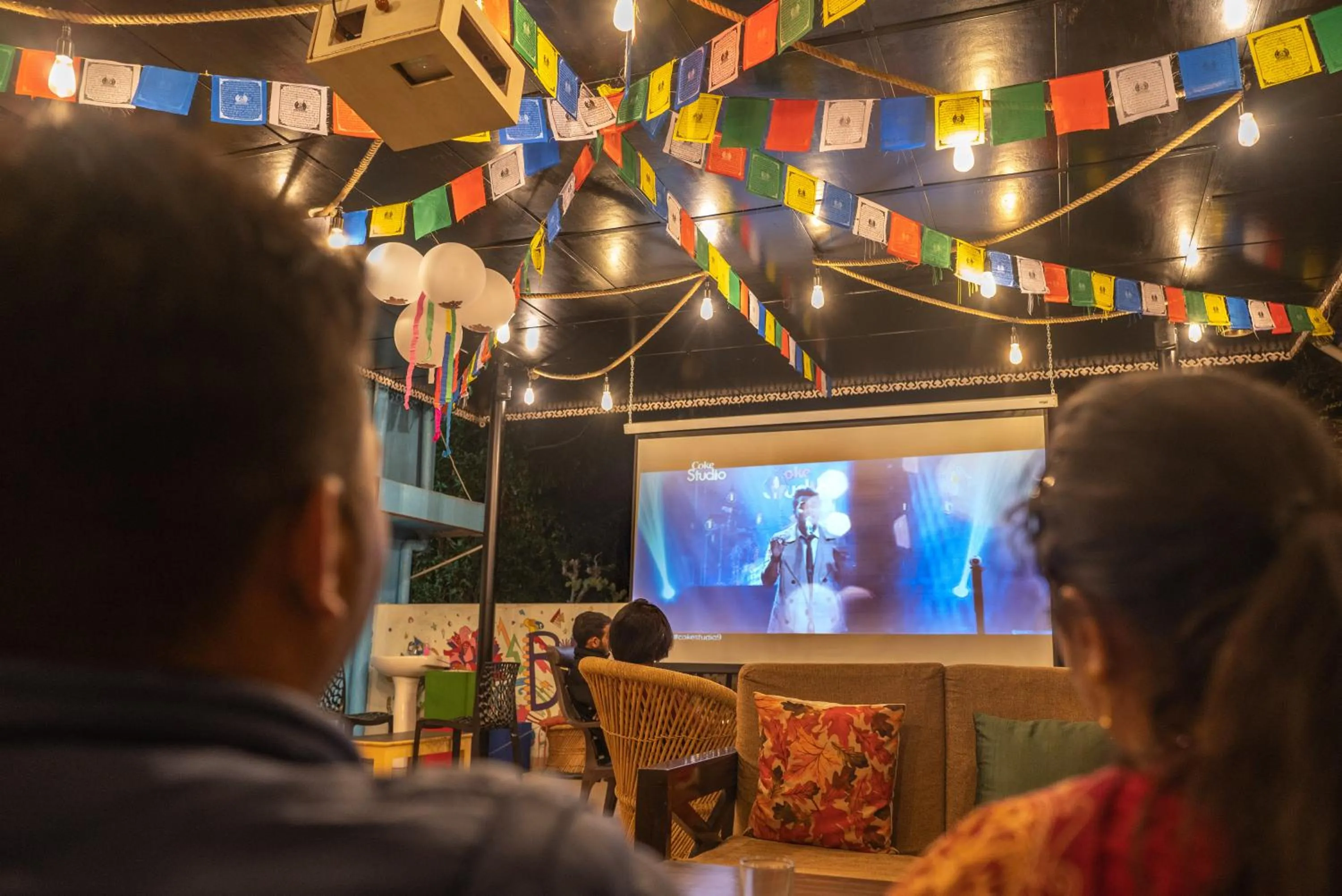 Communal lounge/ TV room in The Trippy Tribe