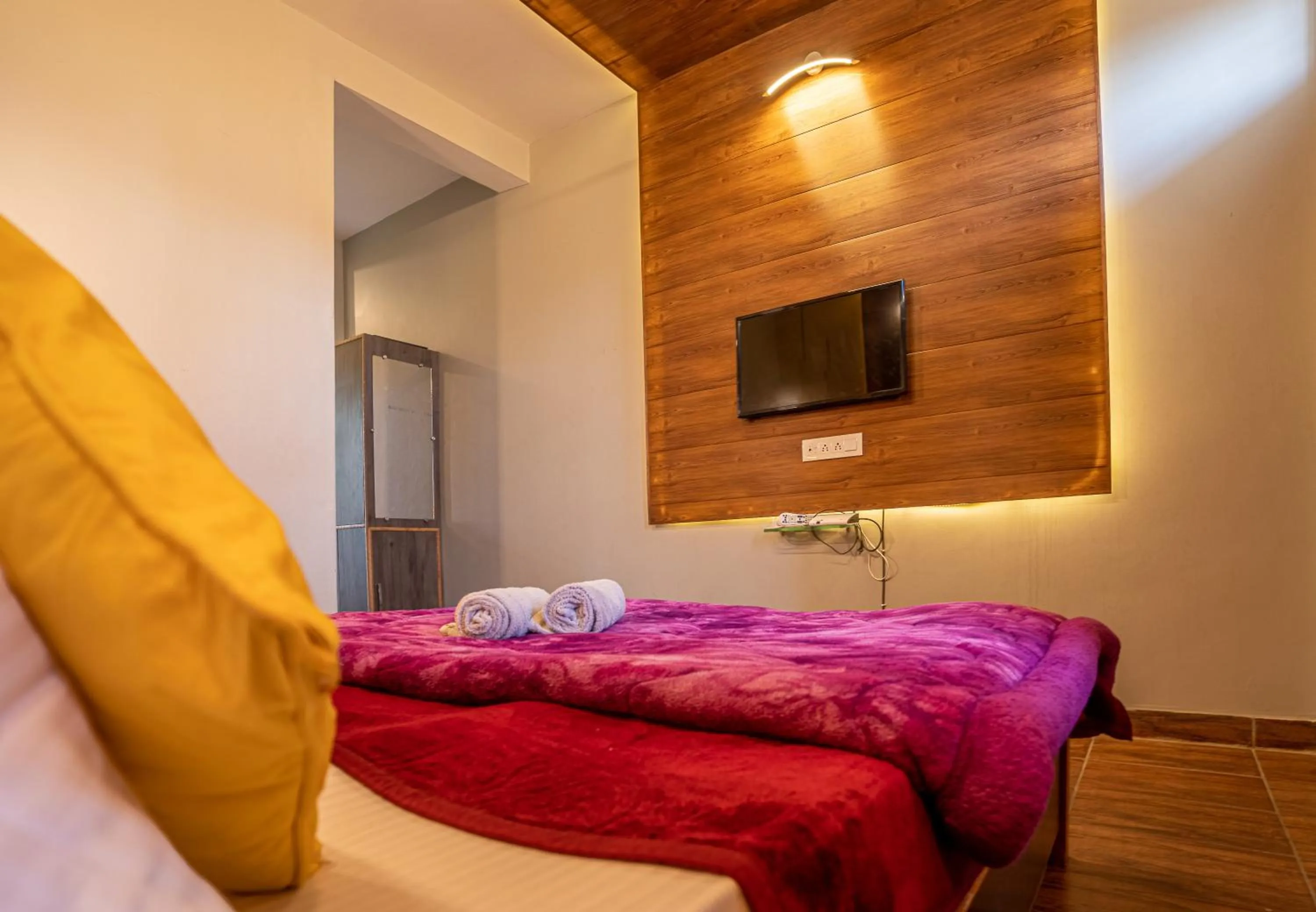 Photo of the whole room, Bed in The Trippy Tribe