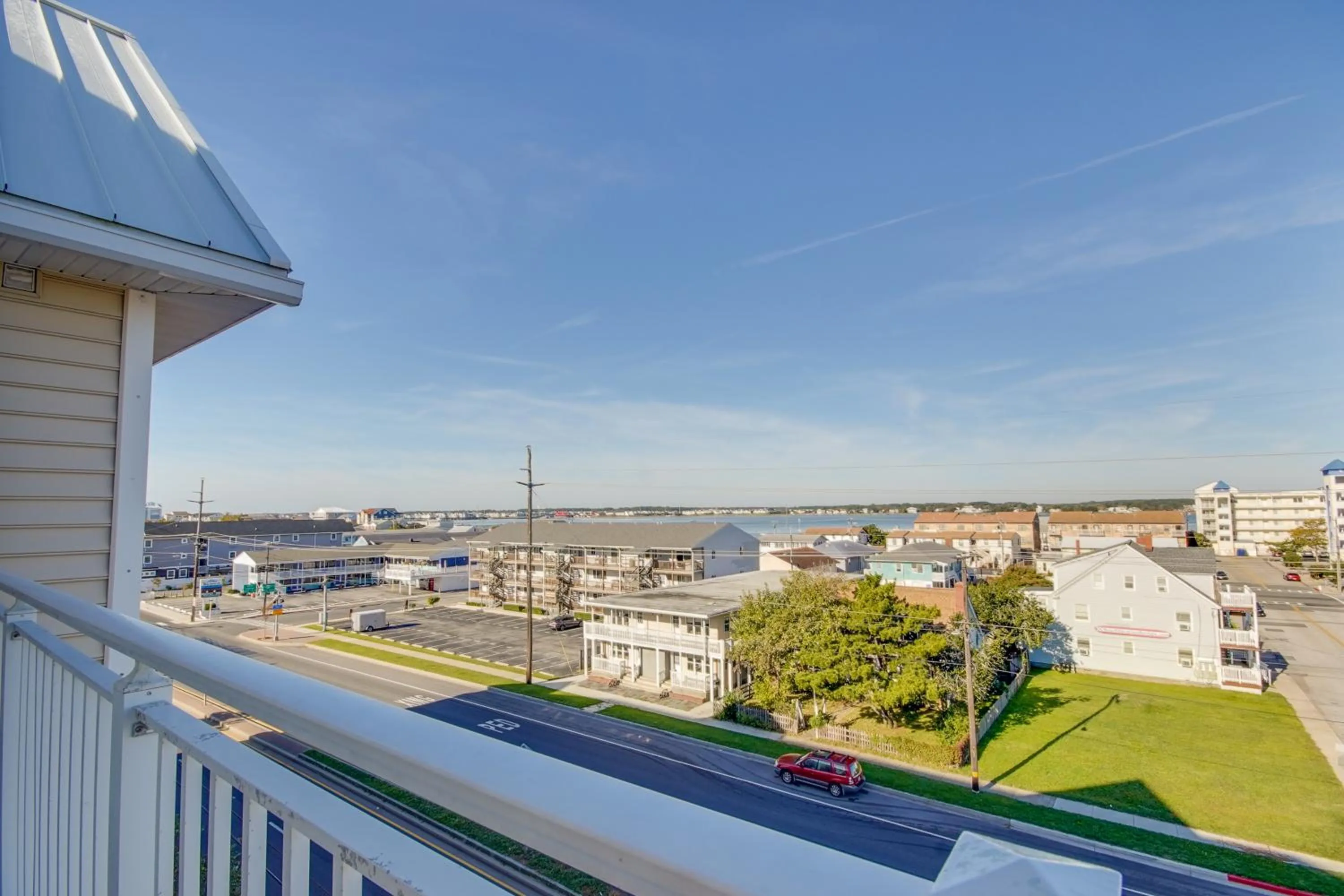 Day in Americana Condos 10th street