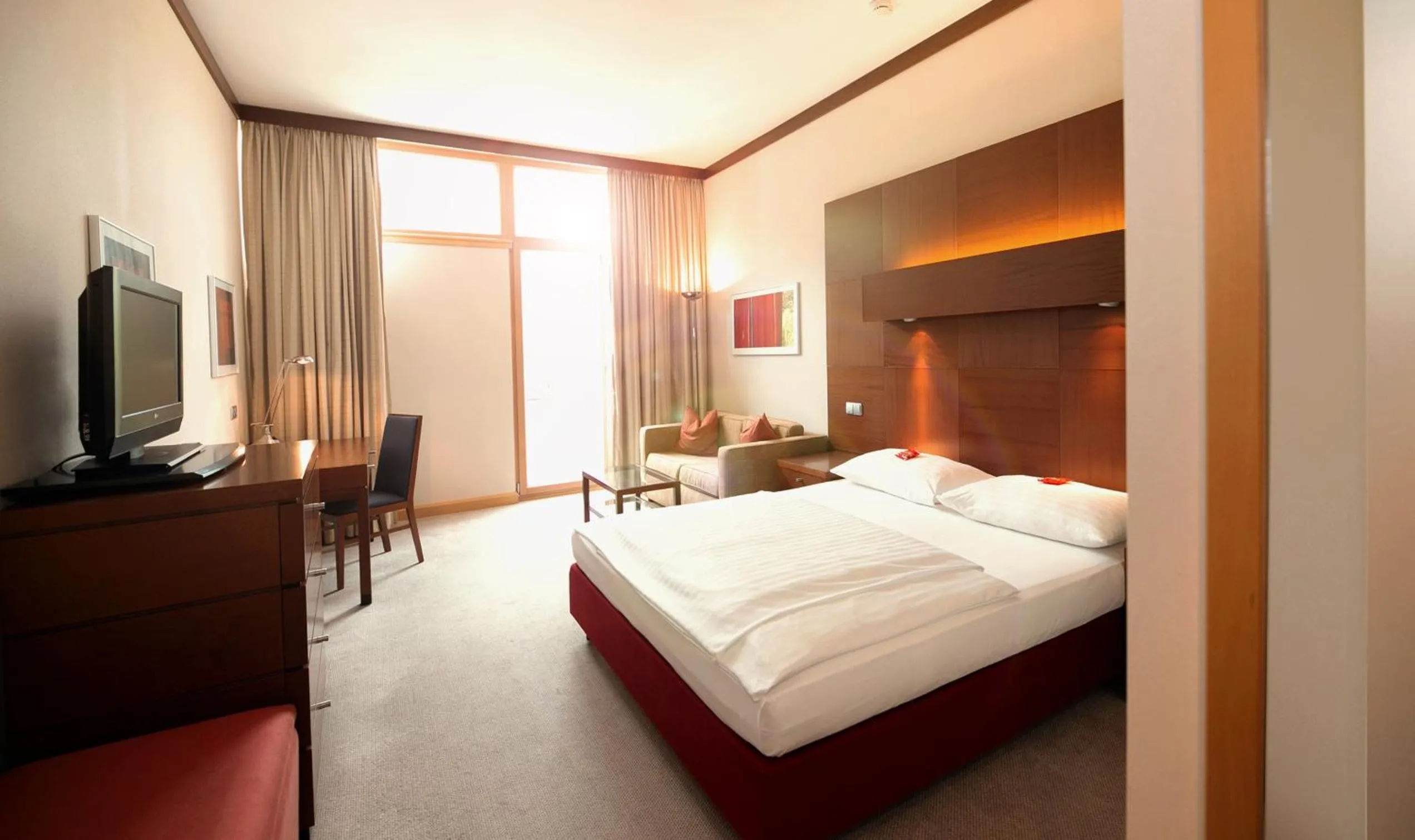 Photo of the whole room, Bed in Das Sonnreich - Thermenhotel Loipersdorf