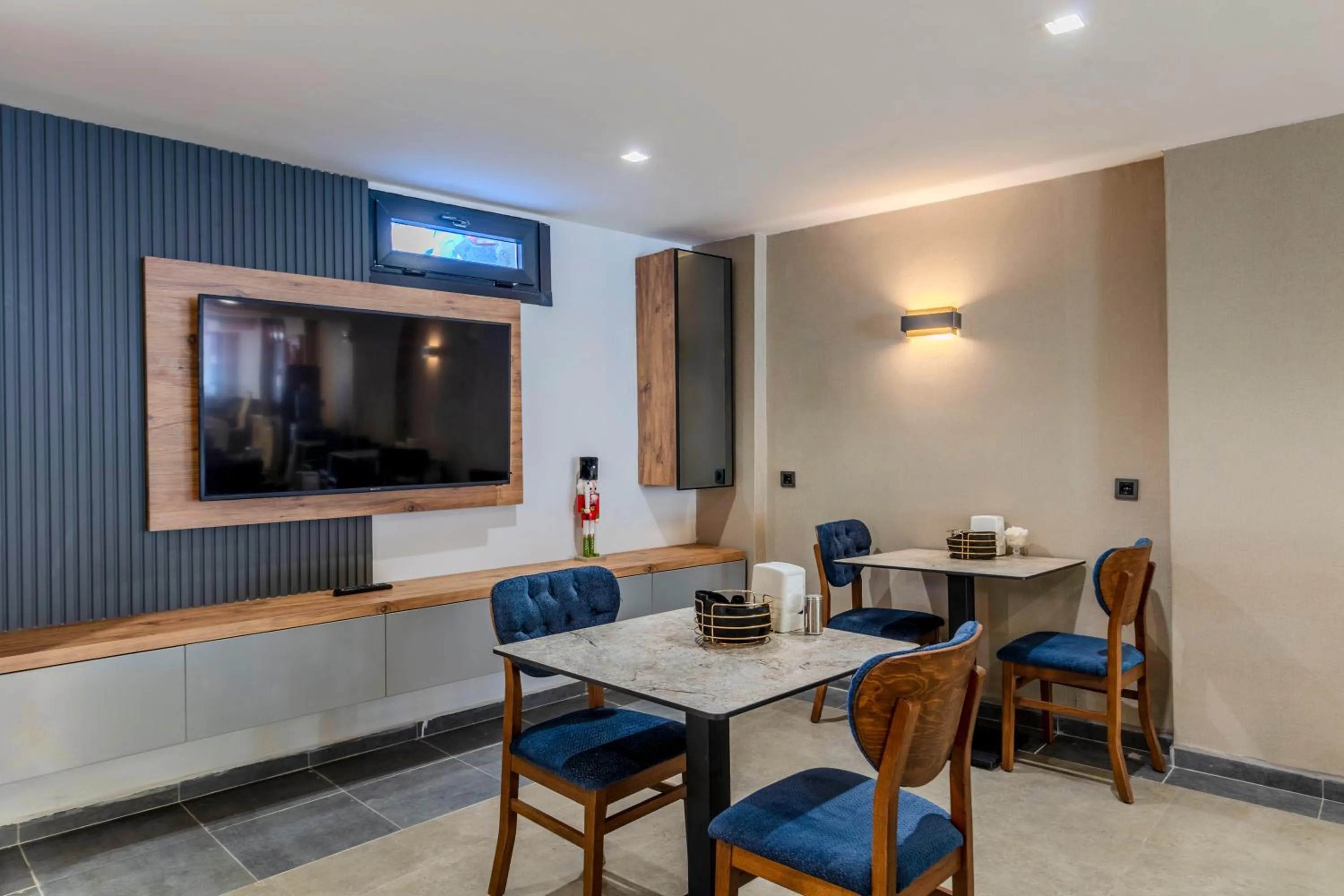 Communal lounge/ TV room in EViM HOTEL ÇORLU