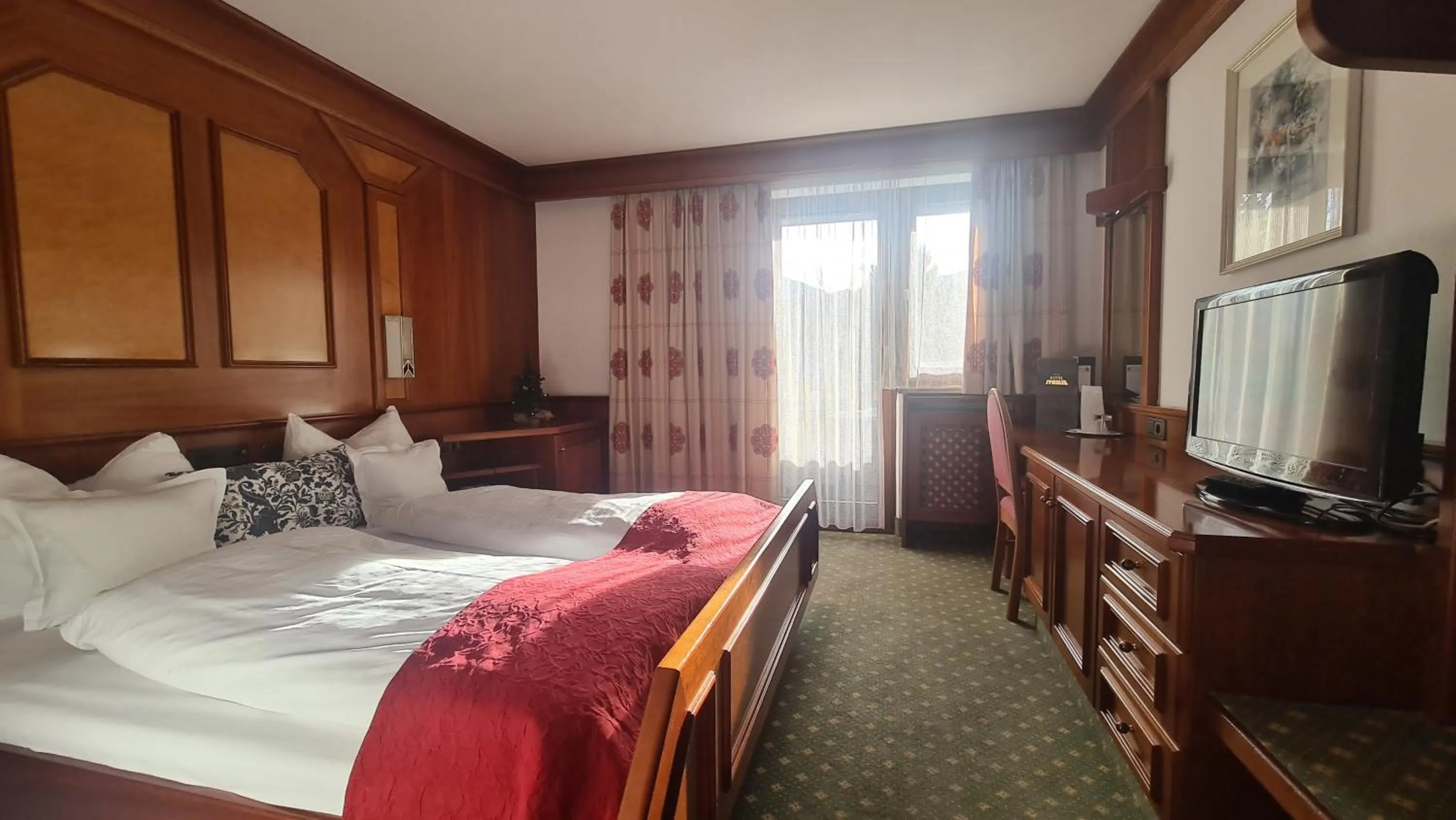 Bed in Hotel Tyrolis