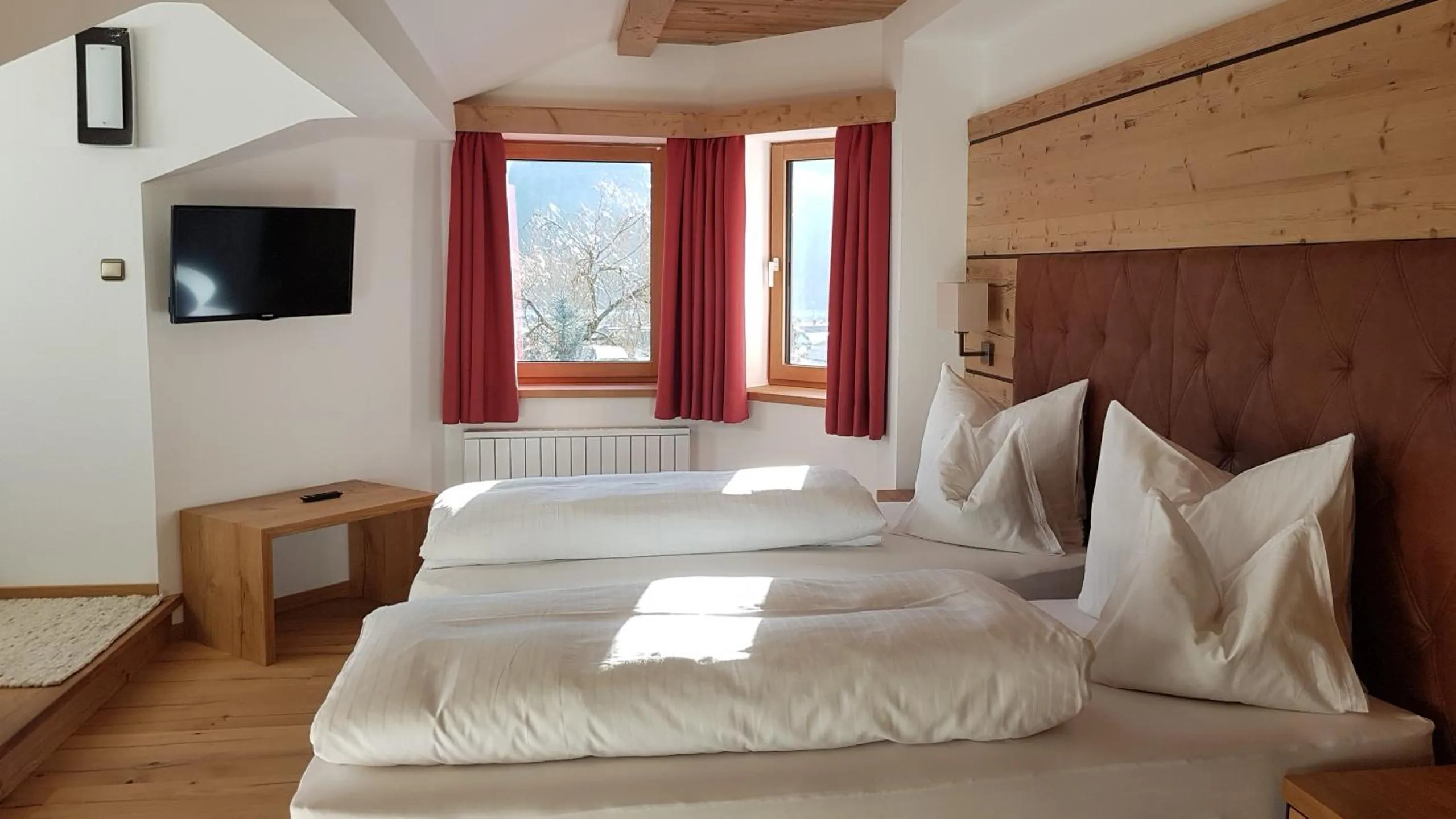 Day, Bed in Hotel Tyrolis