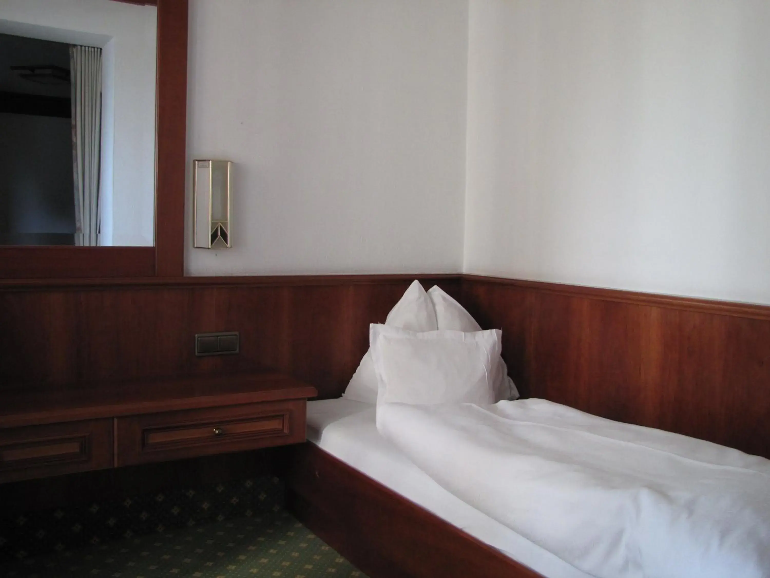 Triple Room in Hotel Tyrolis Triple Room in Hotel Tyrolis