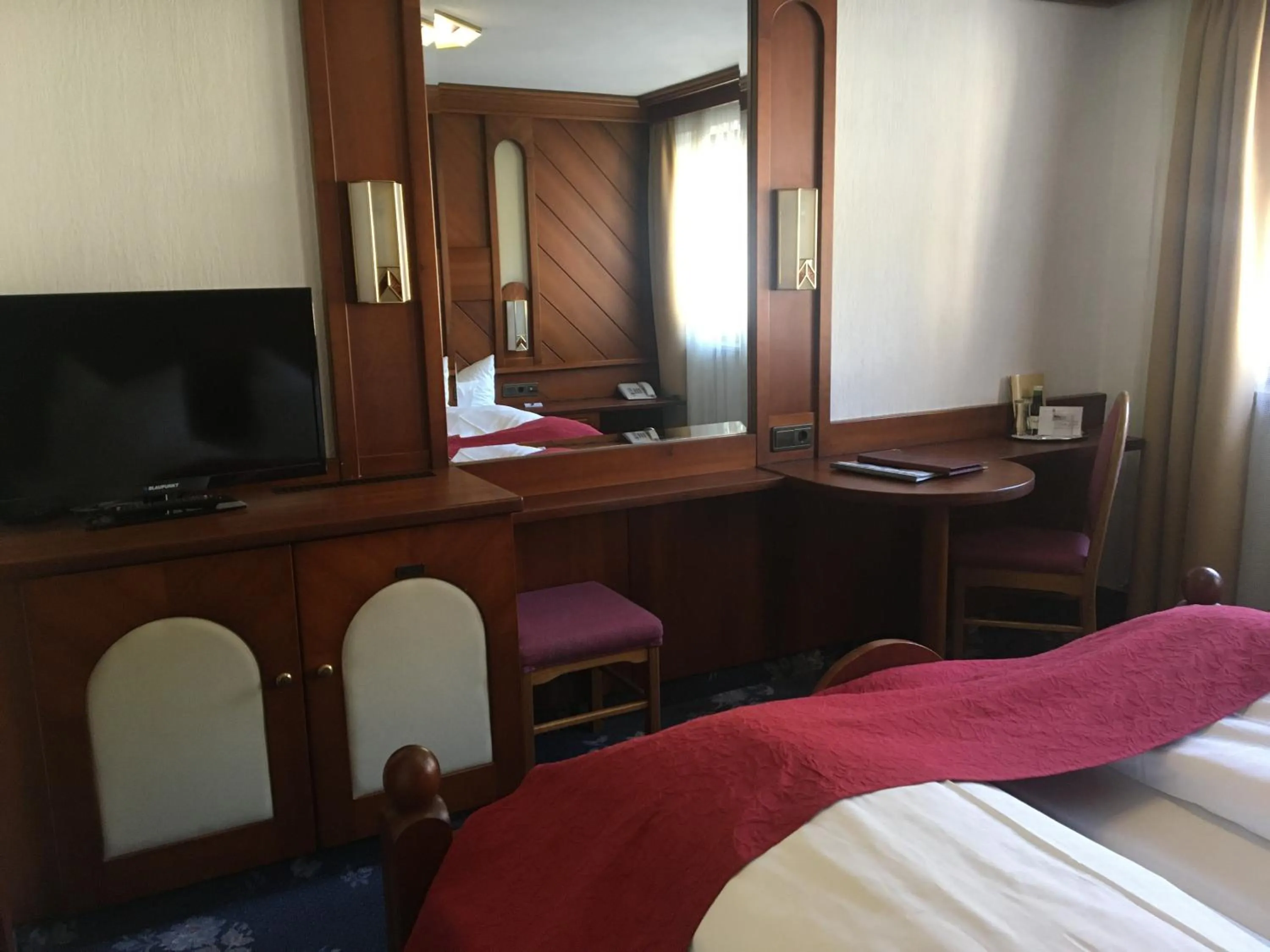 TV and multimedia, Bed in Hotel Tyrolis