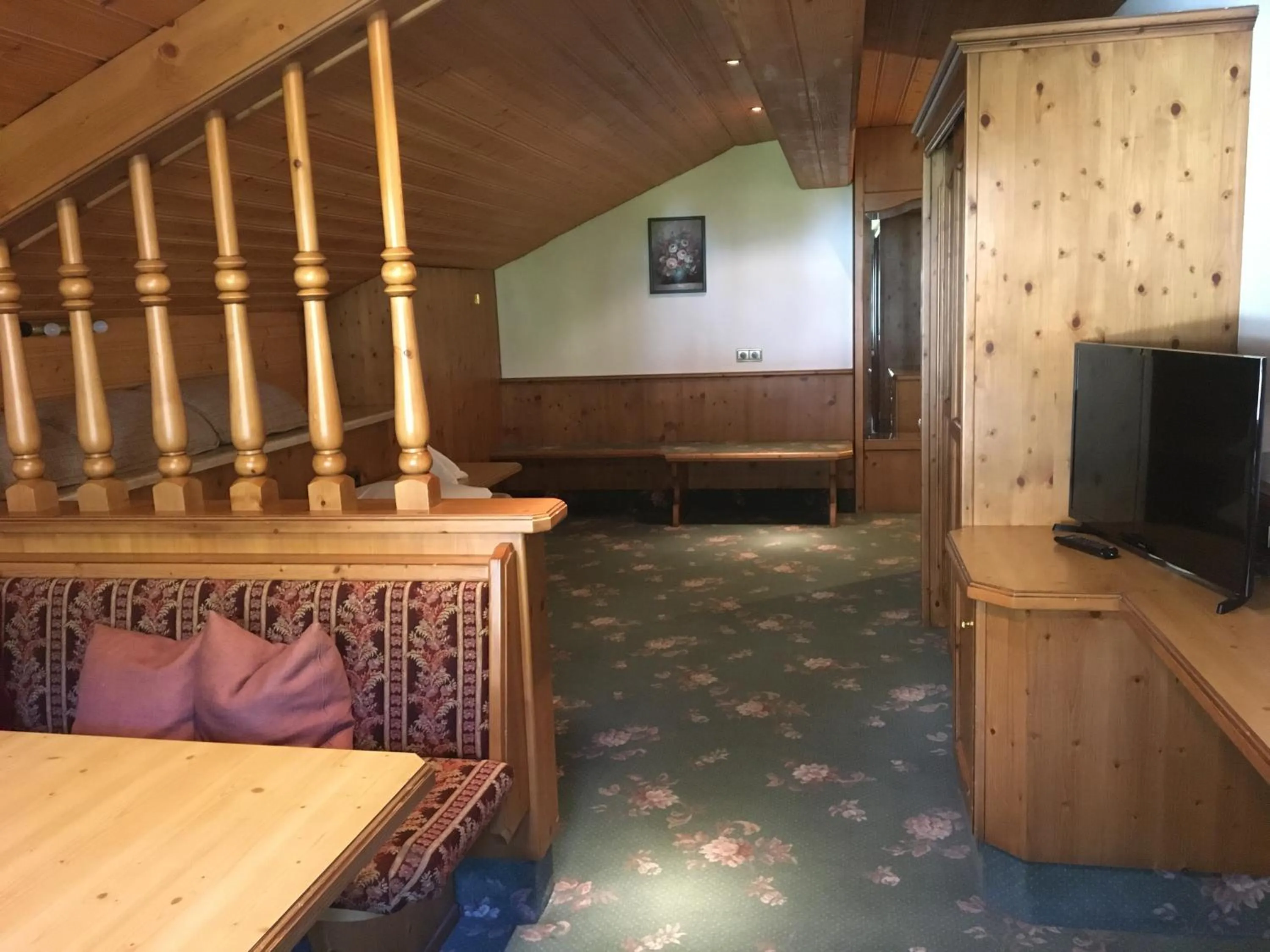 TV and multimedia in Hotel Tyrolis