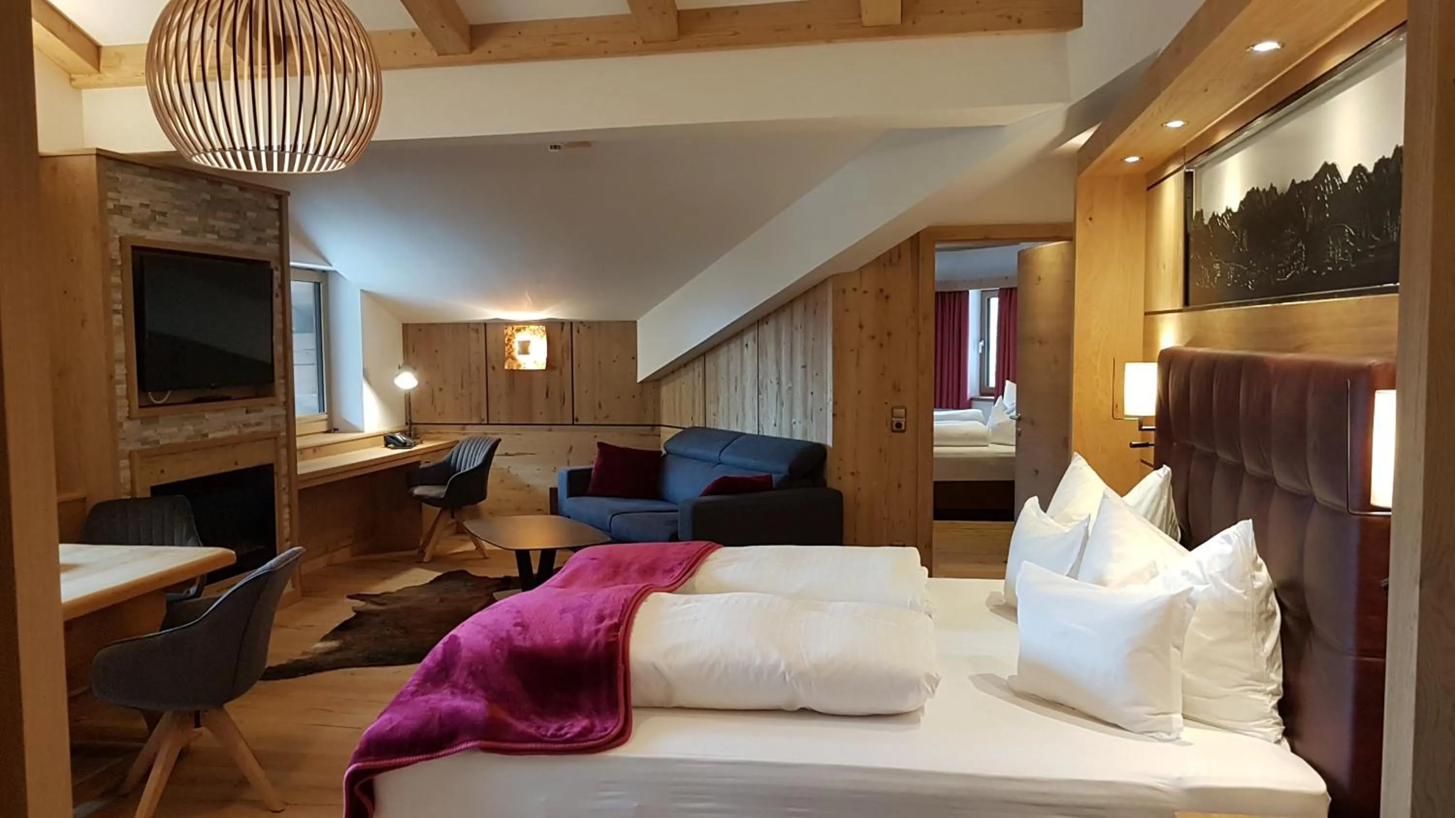 Bed in Hotel Tyrolis