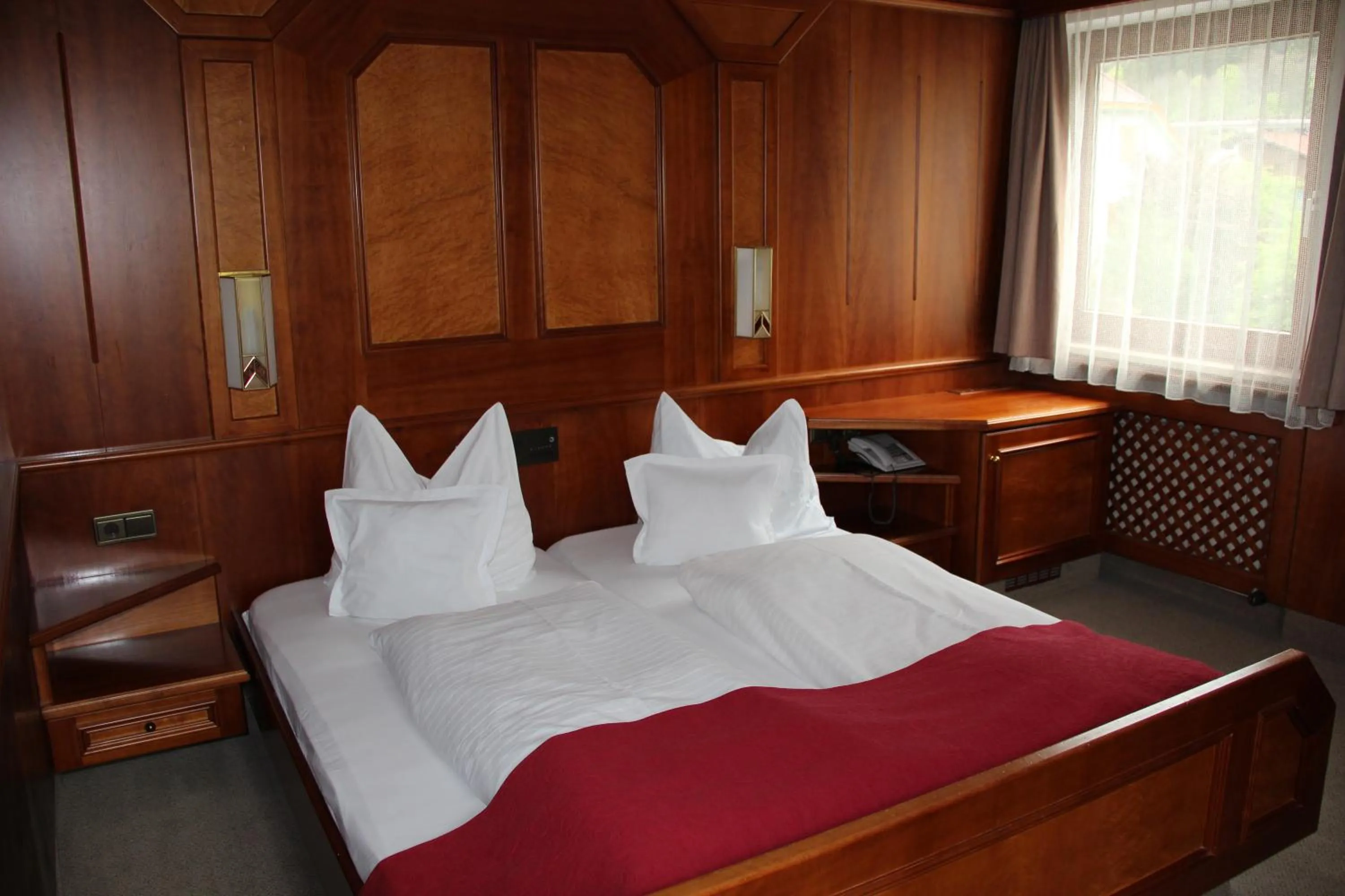 Bed in Hotel Tyrolis