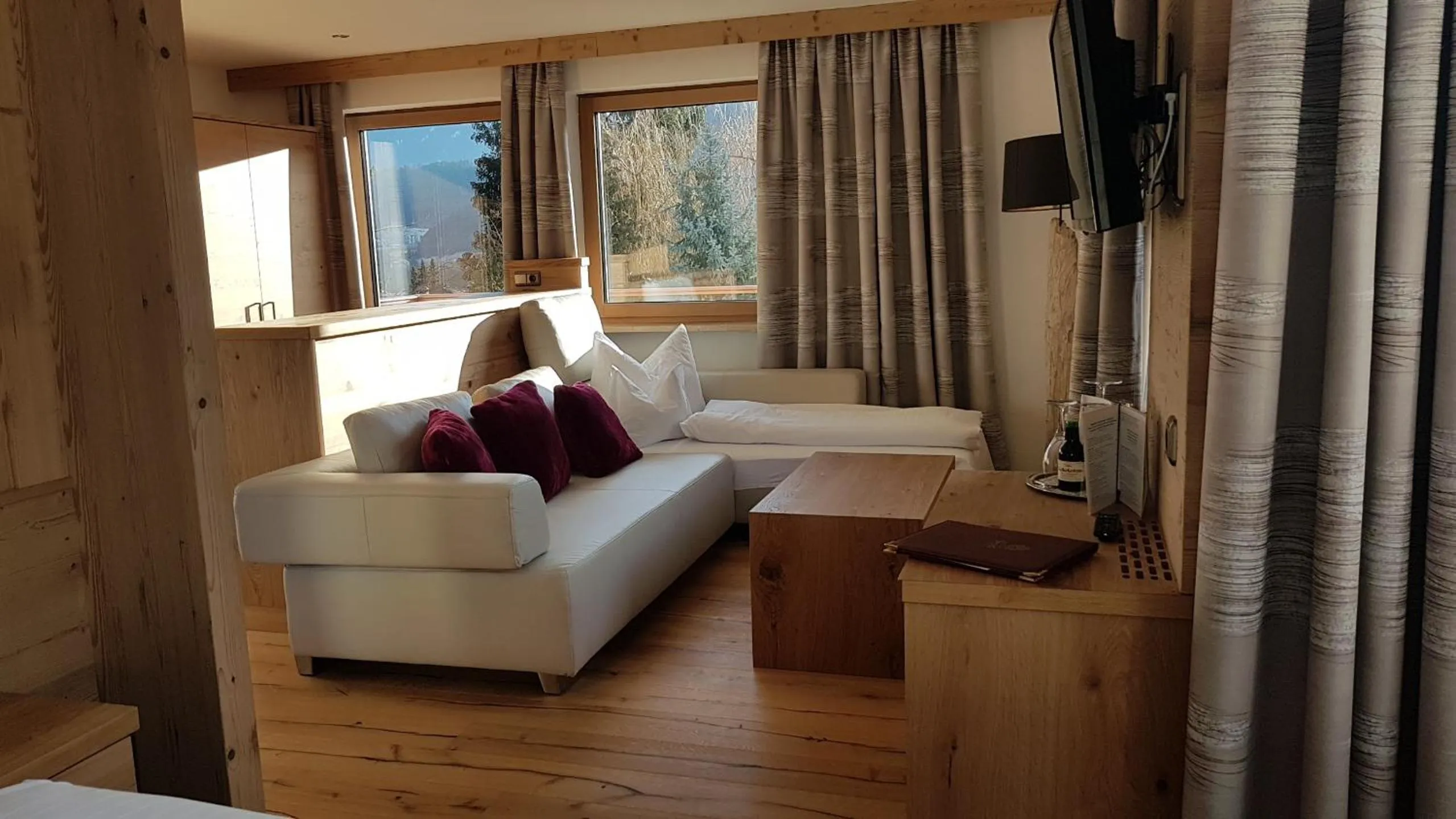 Bed in Hotel Tyrolis