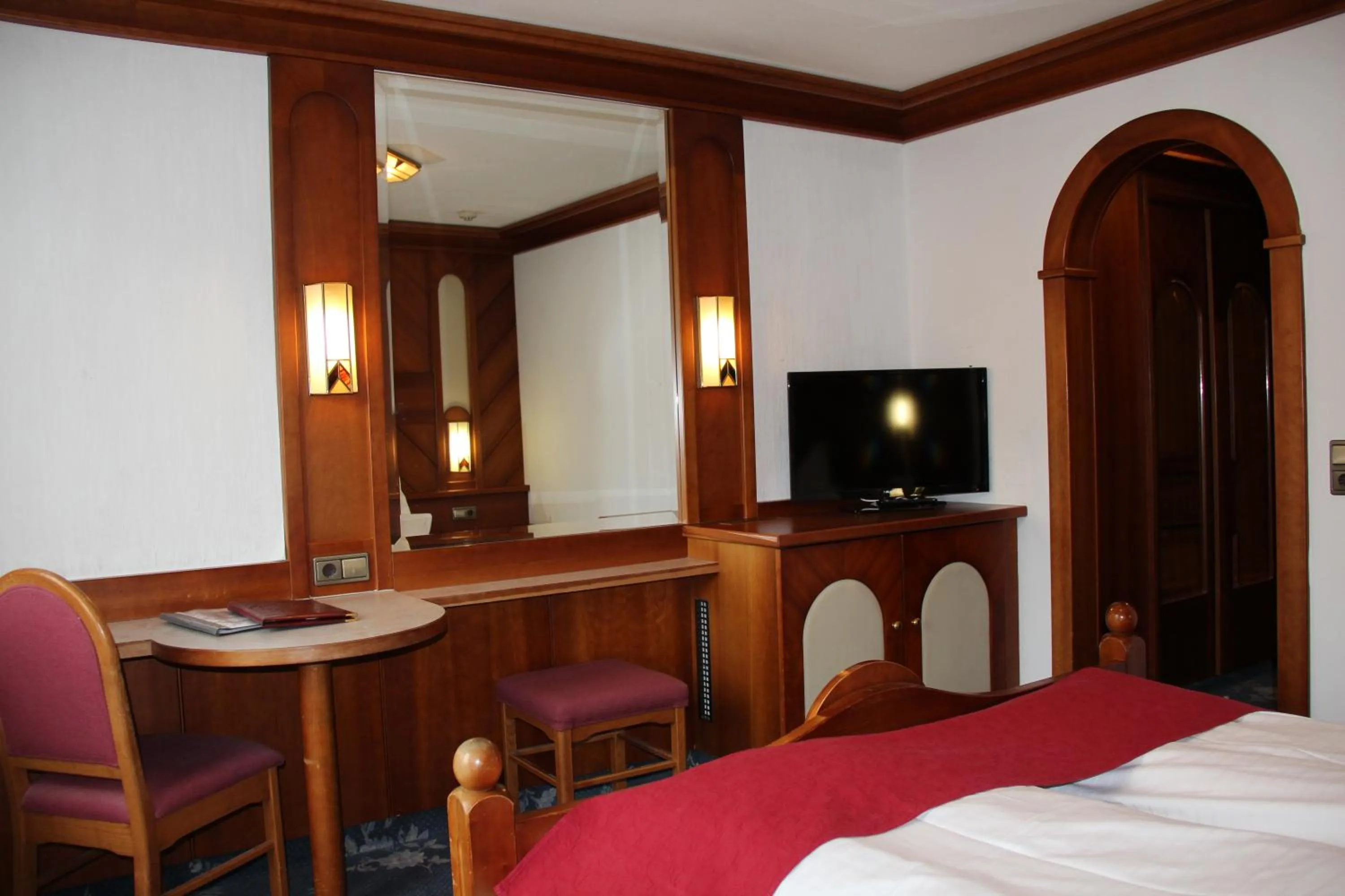 Bed in Hotel Tyrolis