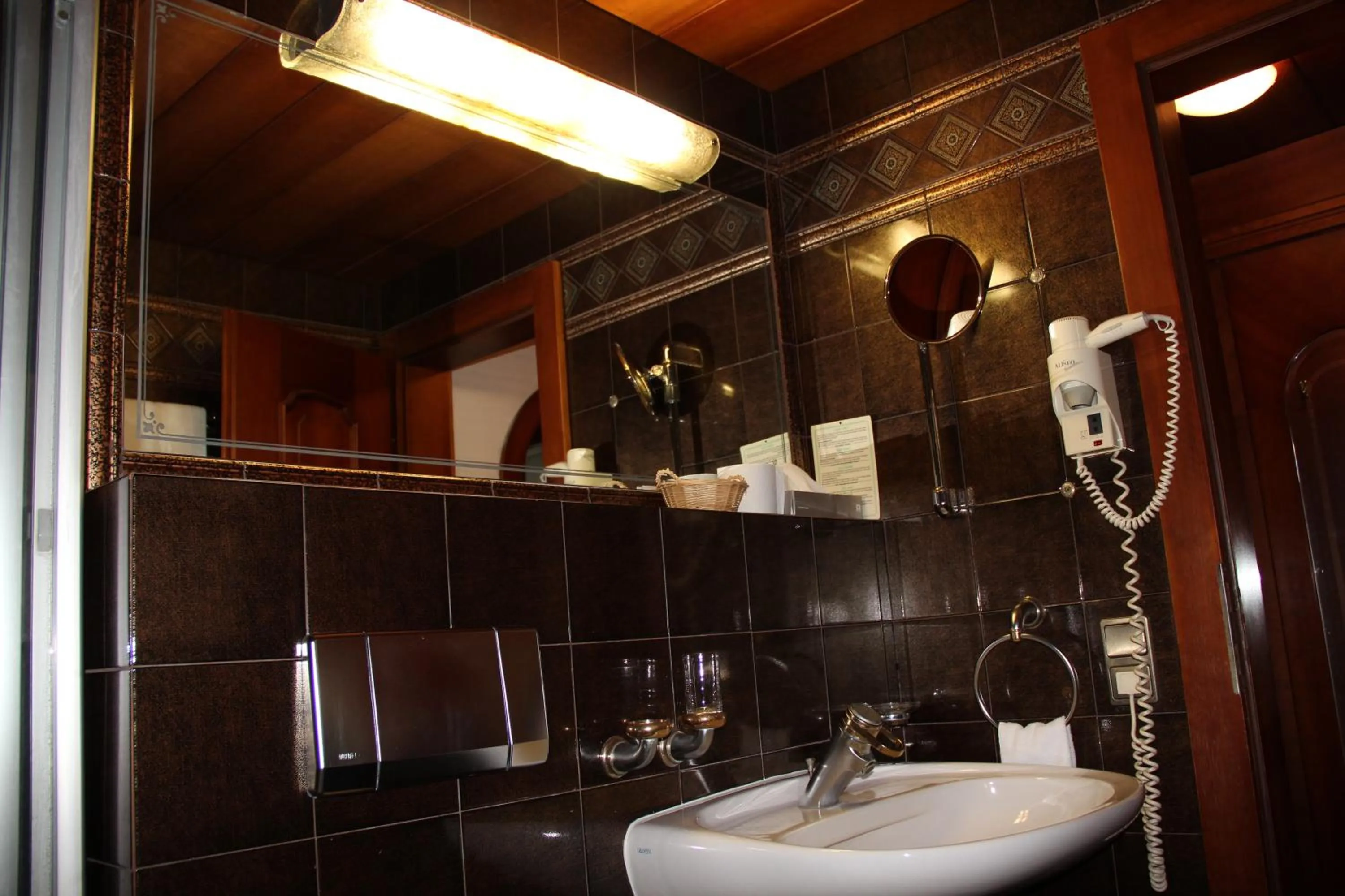 Bathroom in Hotel Tyrolis