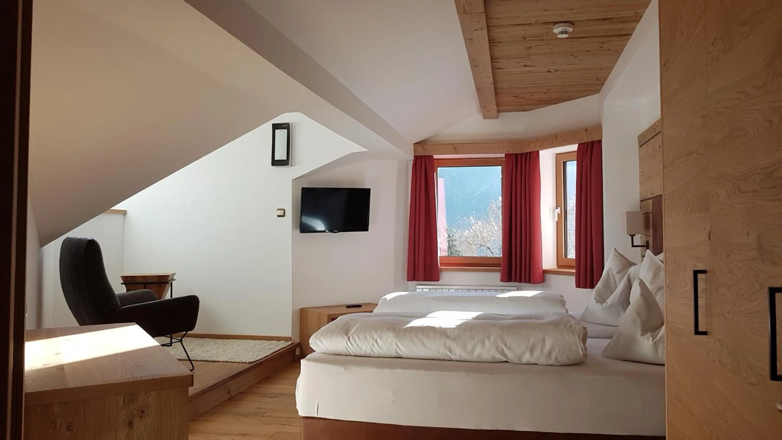 Day, Bed in Hotel Tyrolis