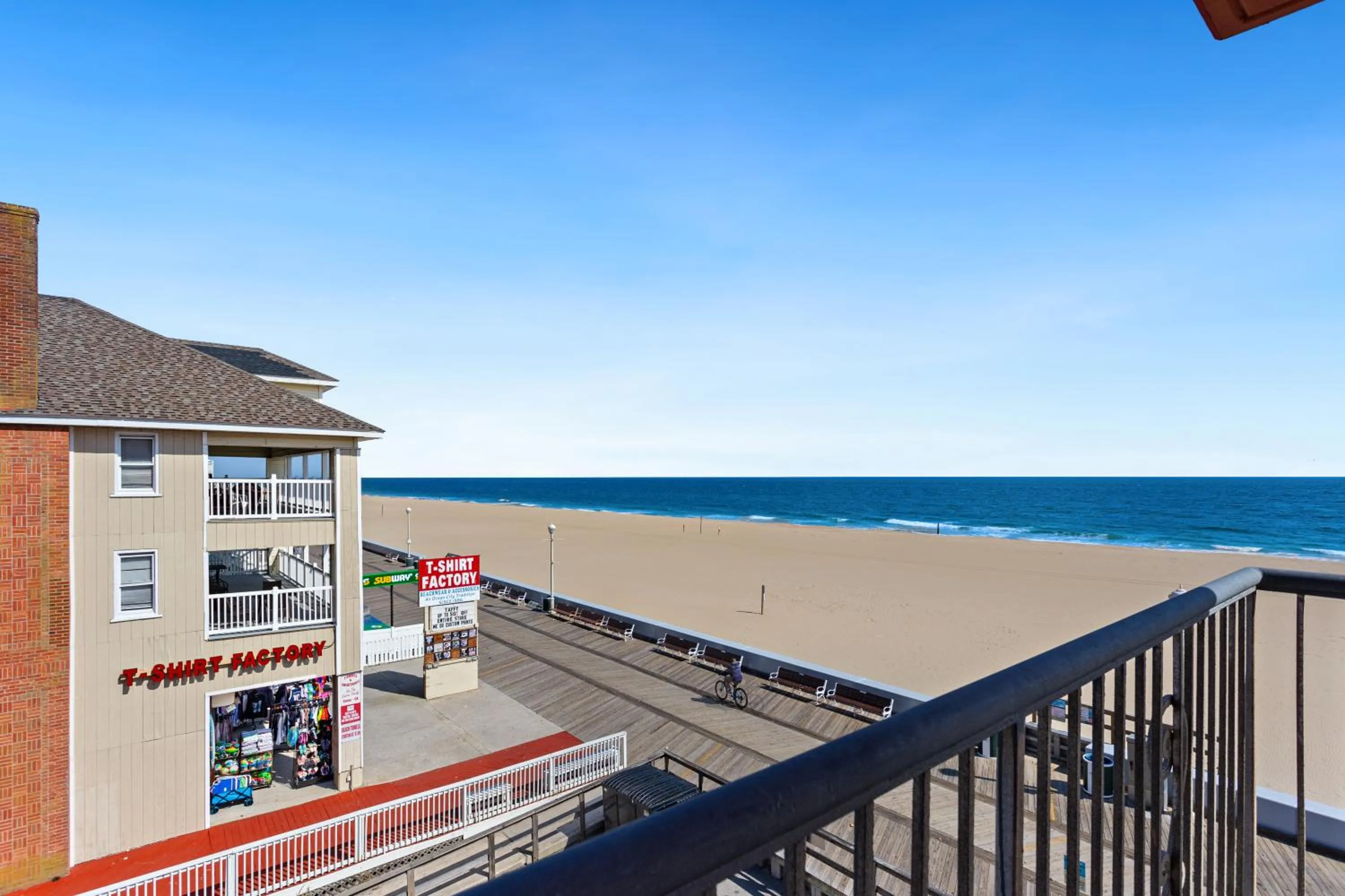 Sea view in Americana Motor Inn on Boardwalk