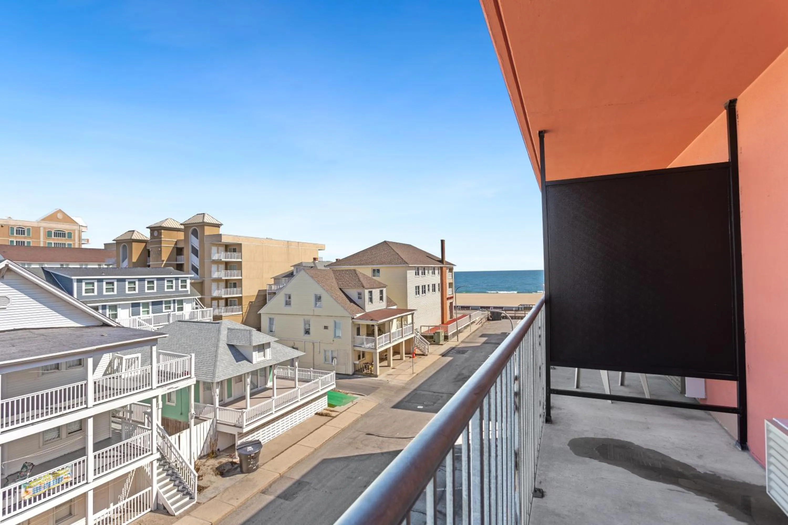 Balcony/Terrace in Americana Motor Inn on Boardwalk