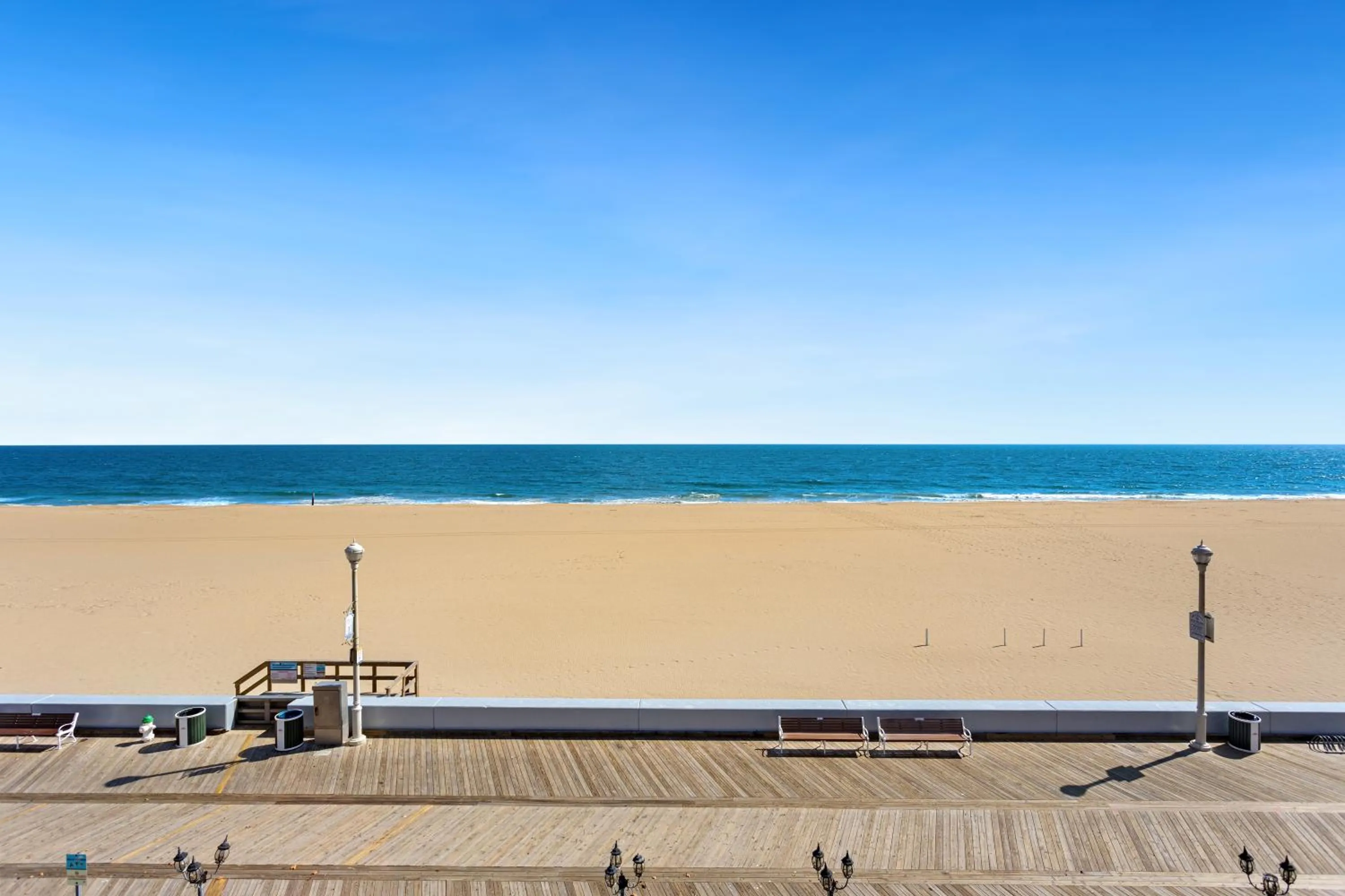 Sea view in Americana Motor Inn on Boardwalk