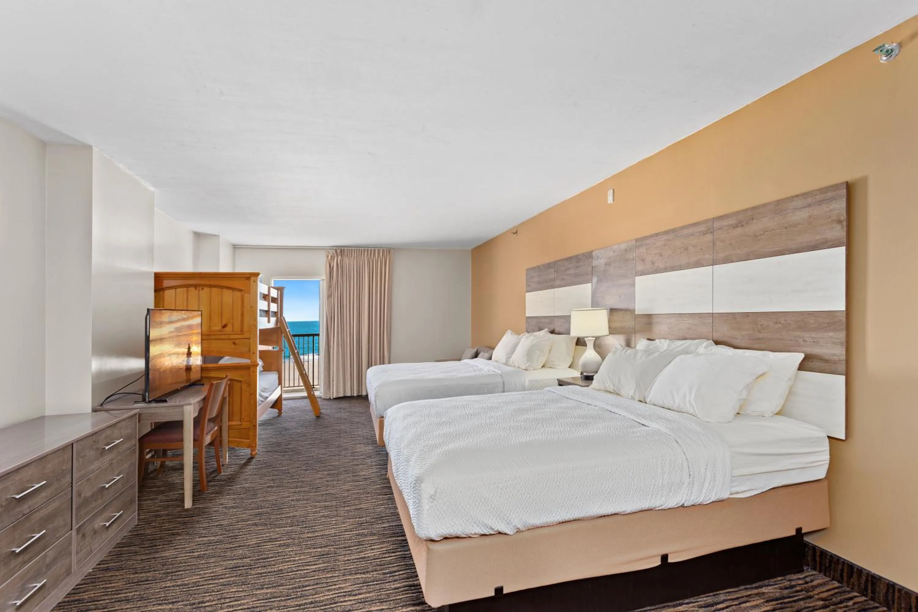 Bed in Americana Motor Inn on Boardwalk