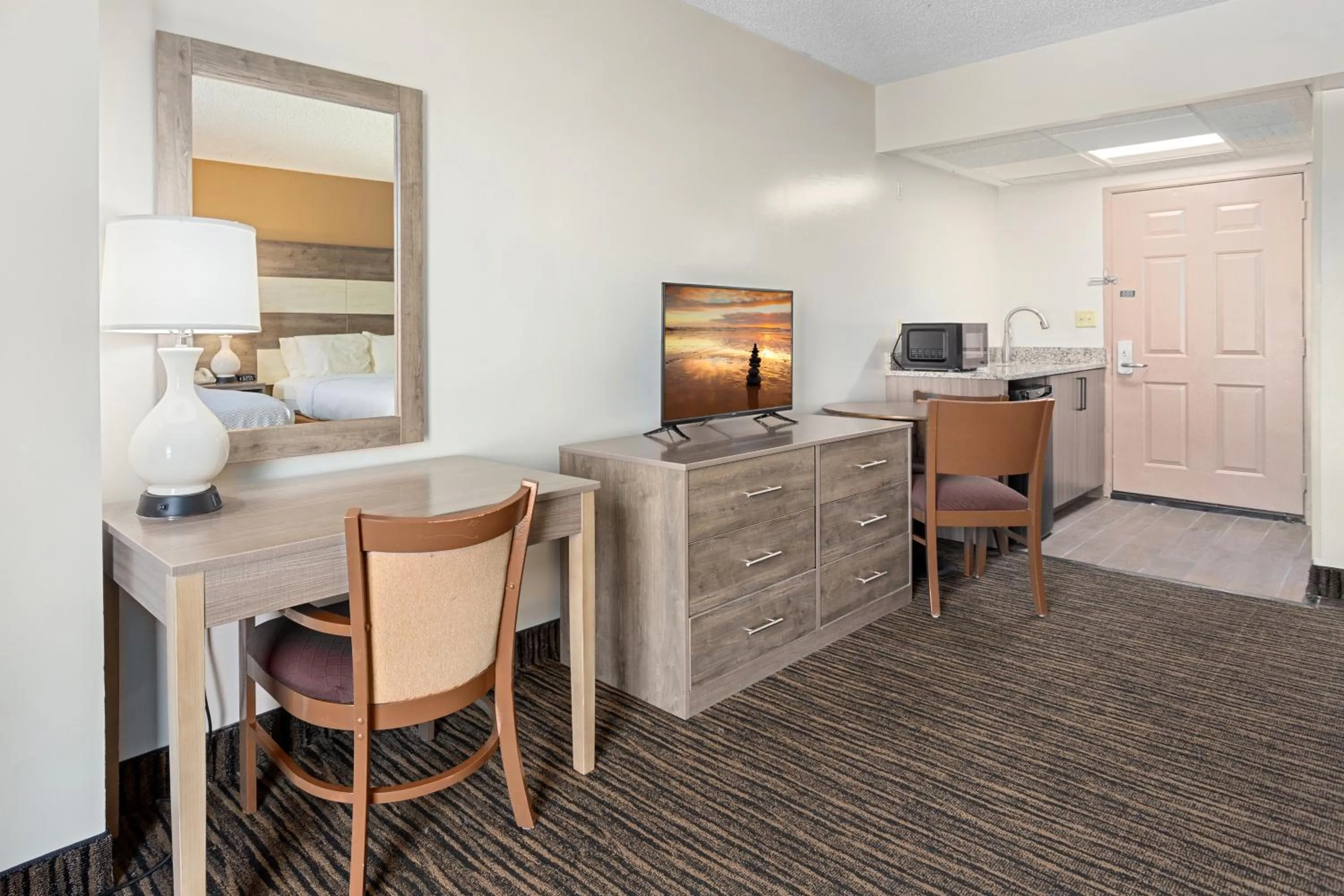 Dining area in Americana Motor Inn on Boardwalk