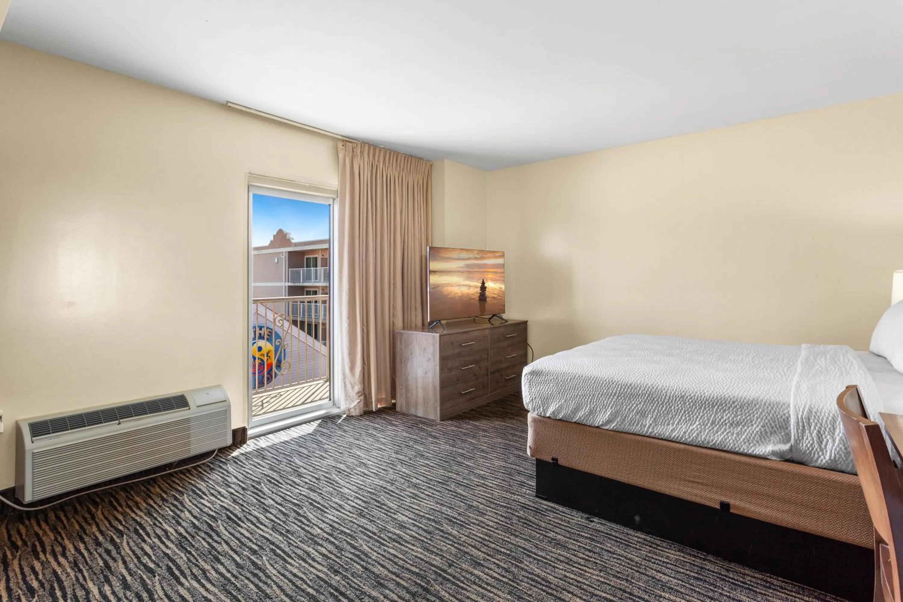 Bed in Americana Motor Inn on Boardwalk