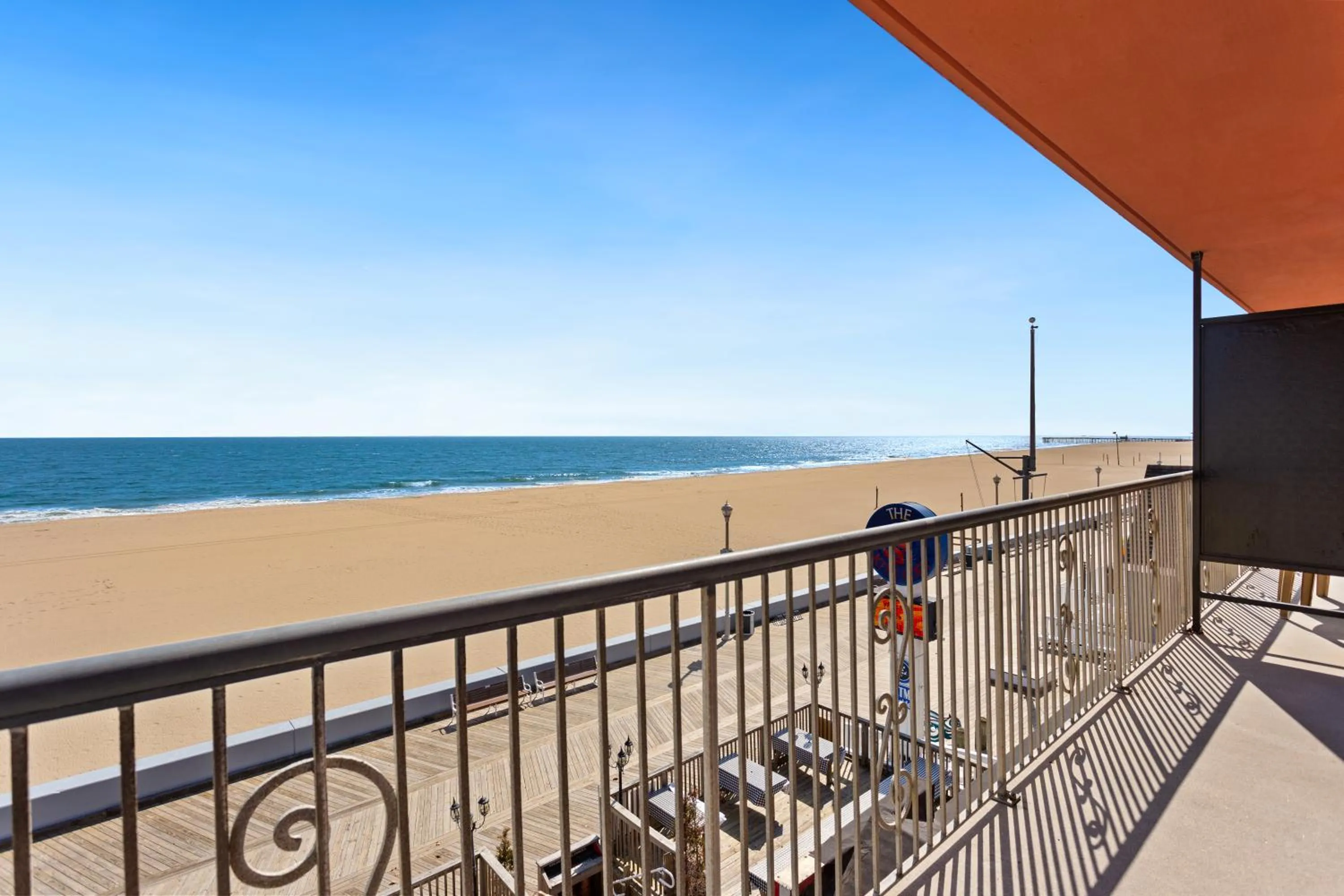 Balcony/Terrace in Americana Motor Inn on Boardwalk