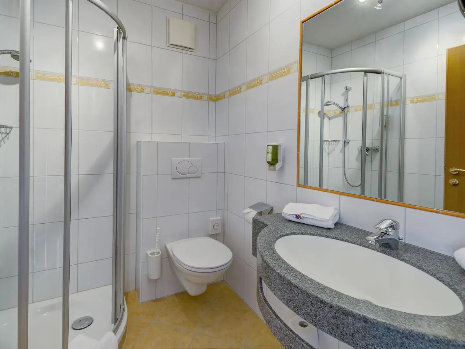 Standard Double Room with Balcony and Mountain View in VÖTTER'S HOTEL in Kaprun am Kitzsteinhorn - Skibus direkt Standard Double Room with Balcony and Mountain View in VÖTTER'S HOTEL in Kaprun am Kitzsteinhorn - Skibus direkt