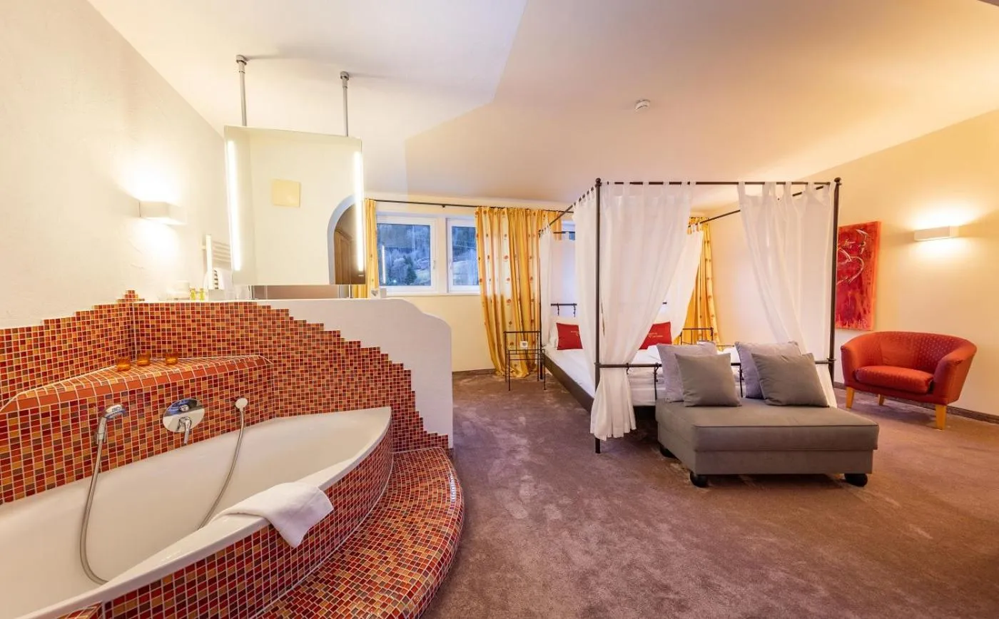 Bed in VÖTTER'S HOTEL in Kaprun am Kitzsteinhorn - Skibus direkt