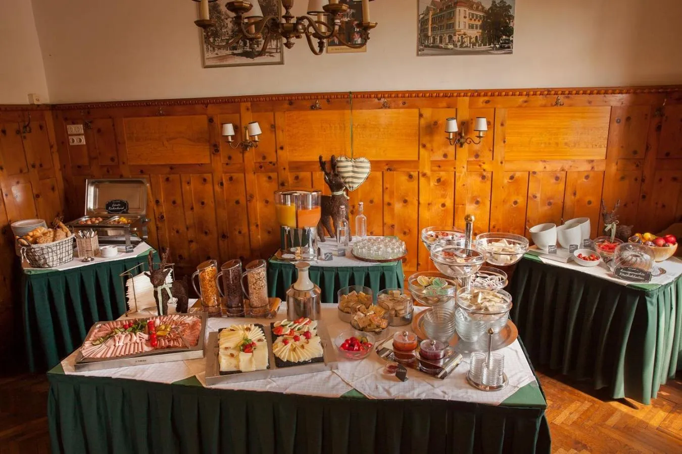 Buffet breakfast in Hotel Bergwirt Schönbrunn