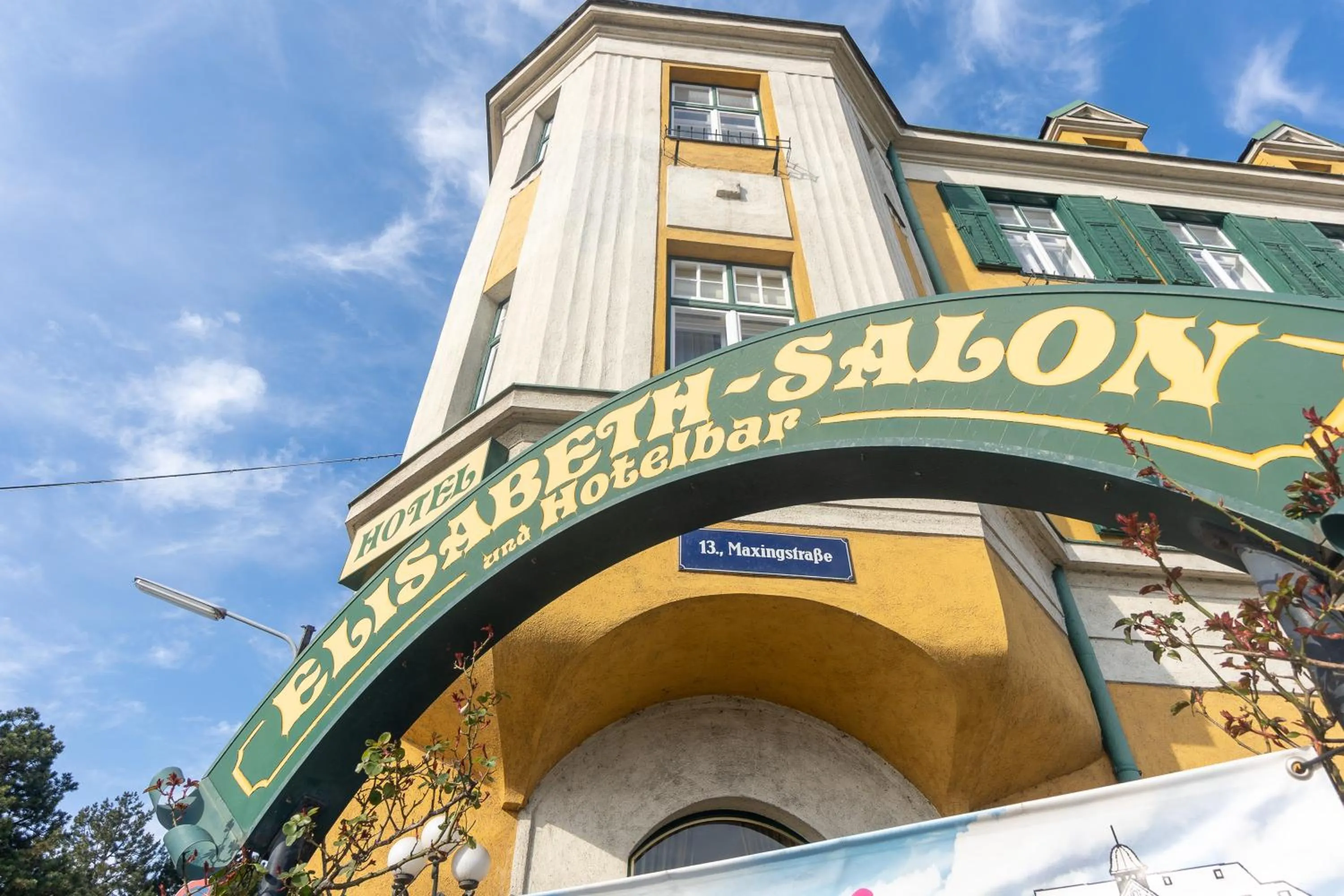 Property building in Hotel Bergwirt Schönbrunn