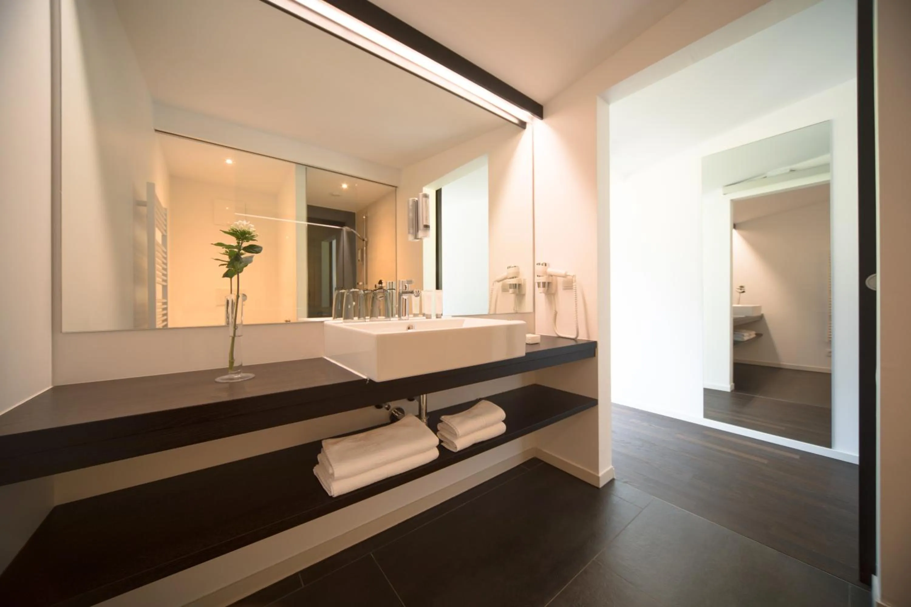 Bathroom, Bed in Hotel & Appartements Oberhofer