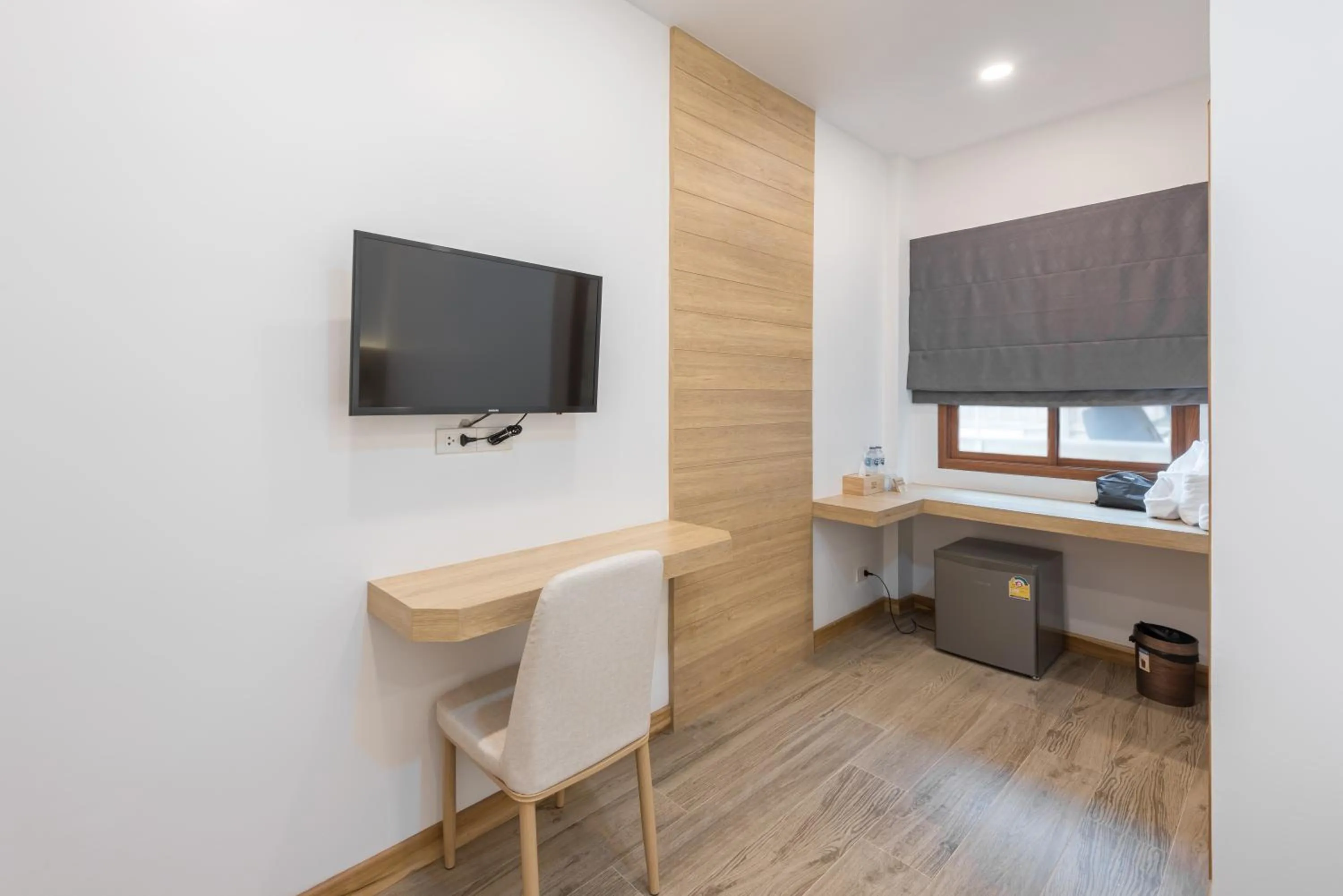 TV and multimedia in Chiangkhan River Walk Hotel