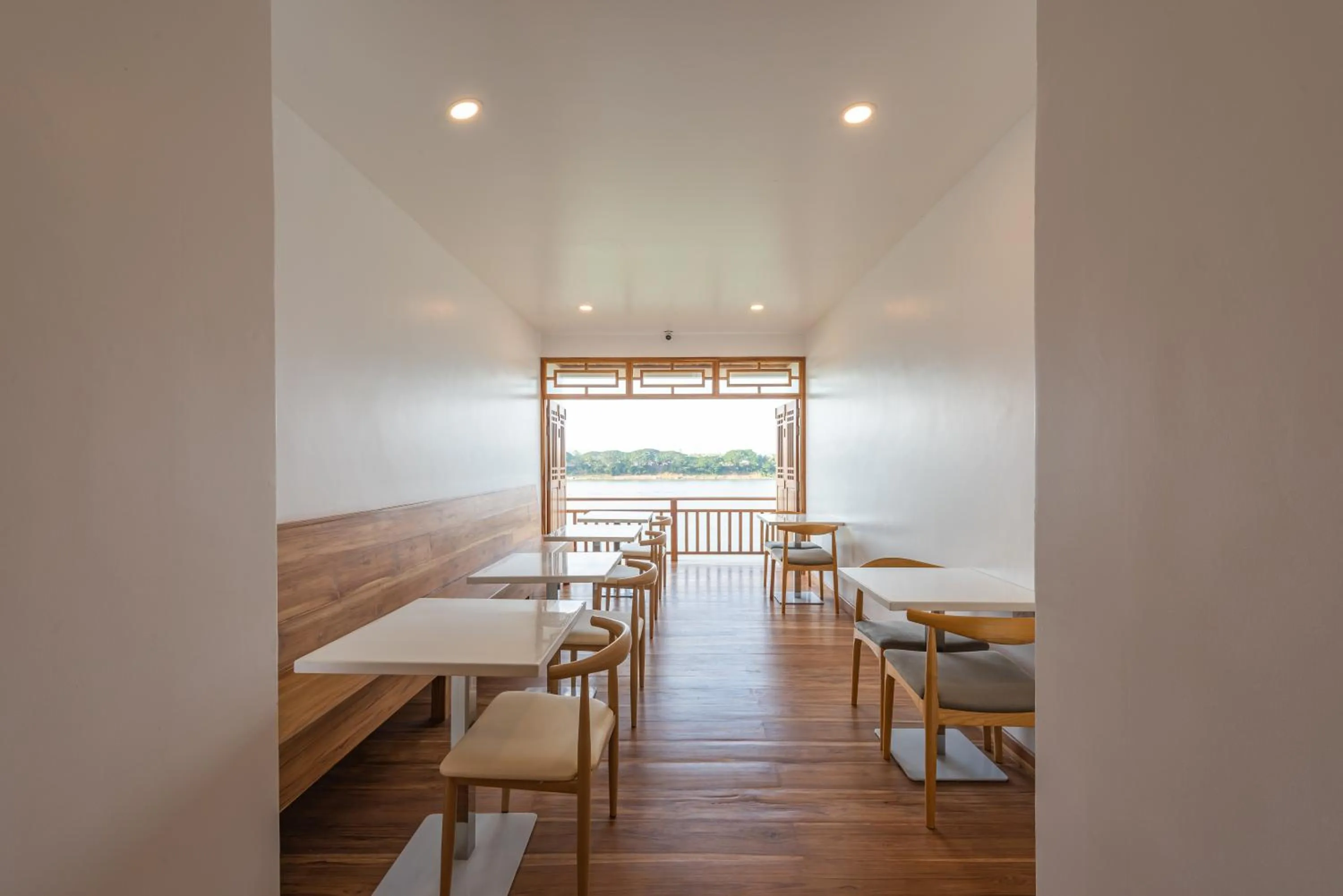 Restaurant/places to eat in Chiangkhan River Walk Hotel