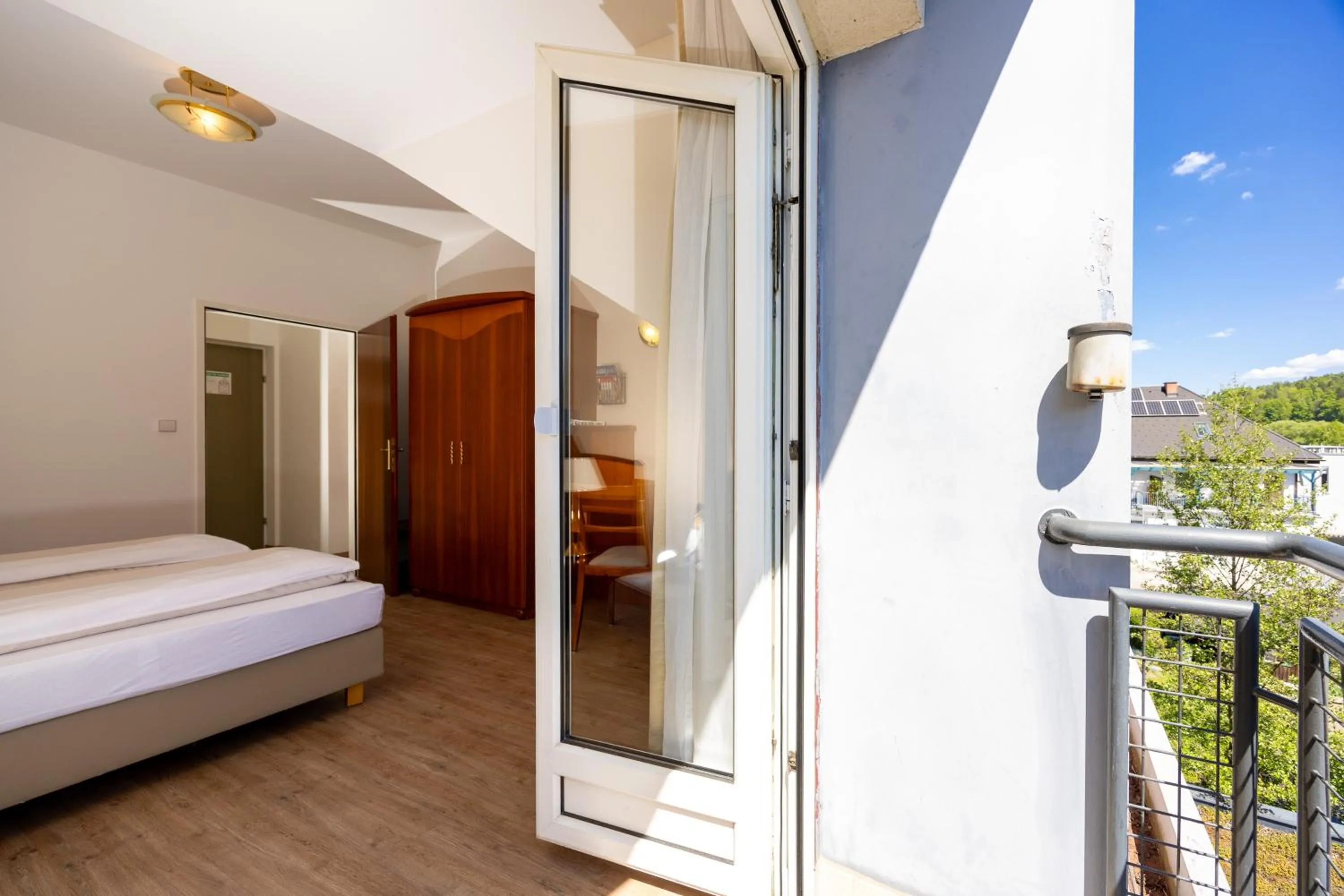 Photo of the whole room, Bed in Hotel Stoiser Graz -Parkplatz inbegriffen!