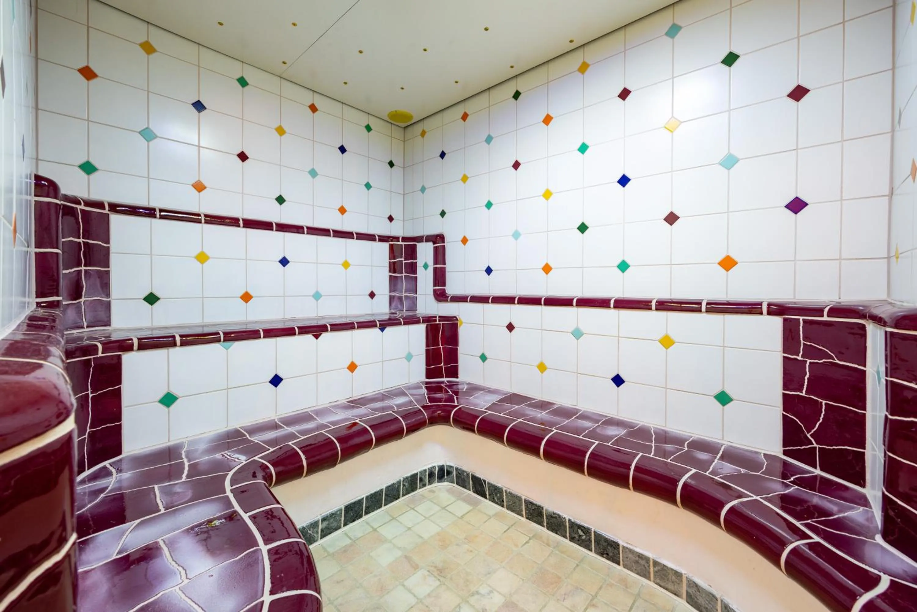 Sauna in Hotel Stoiser Graz -Parkplatz inbegriffen!