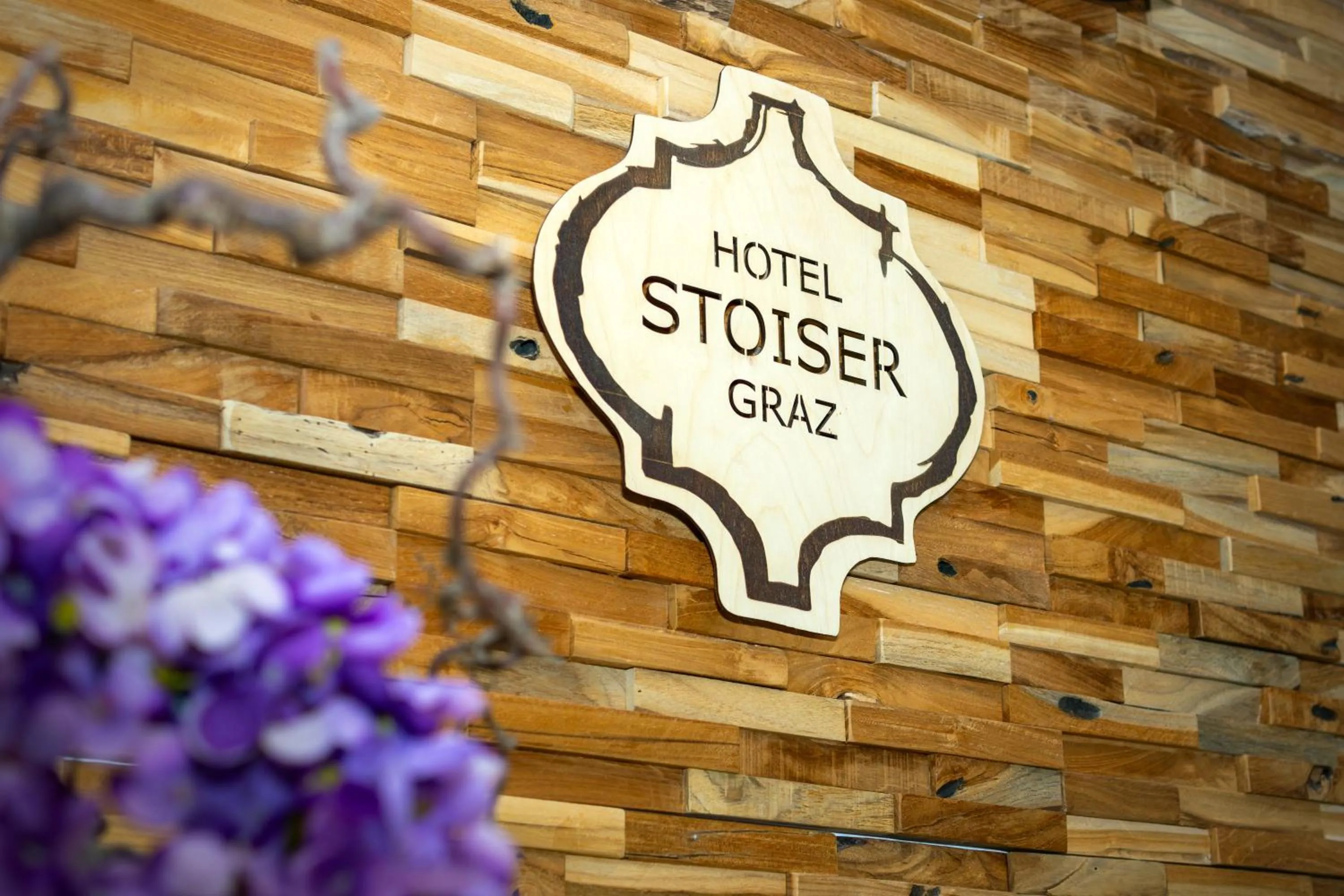 Facade/entrance in Hotel Stoiser Graz -Parkplatz inbegriffen!