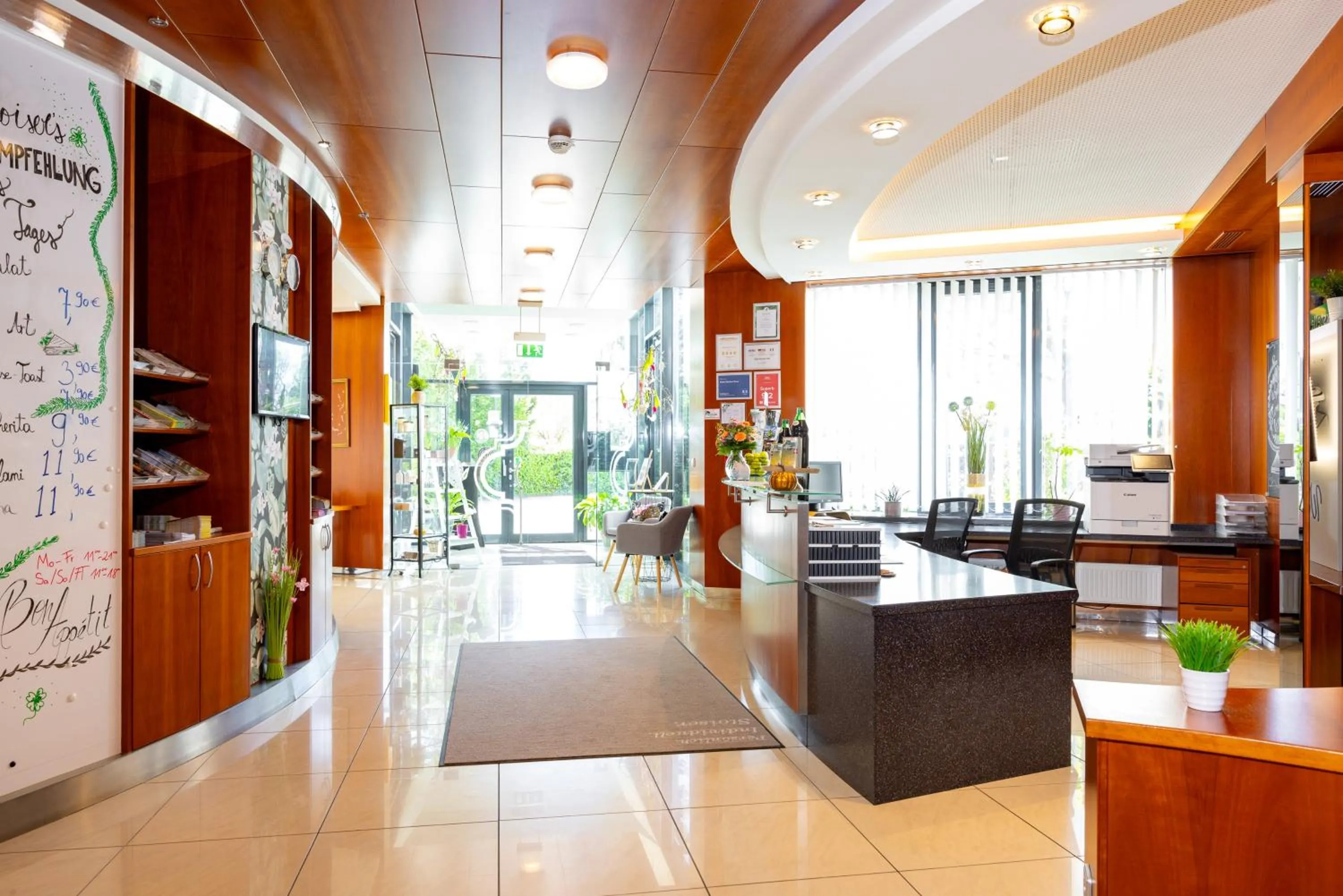 Lobby or reception in Hotel Stoiser Graz -Parkplatz inbegriffen!